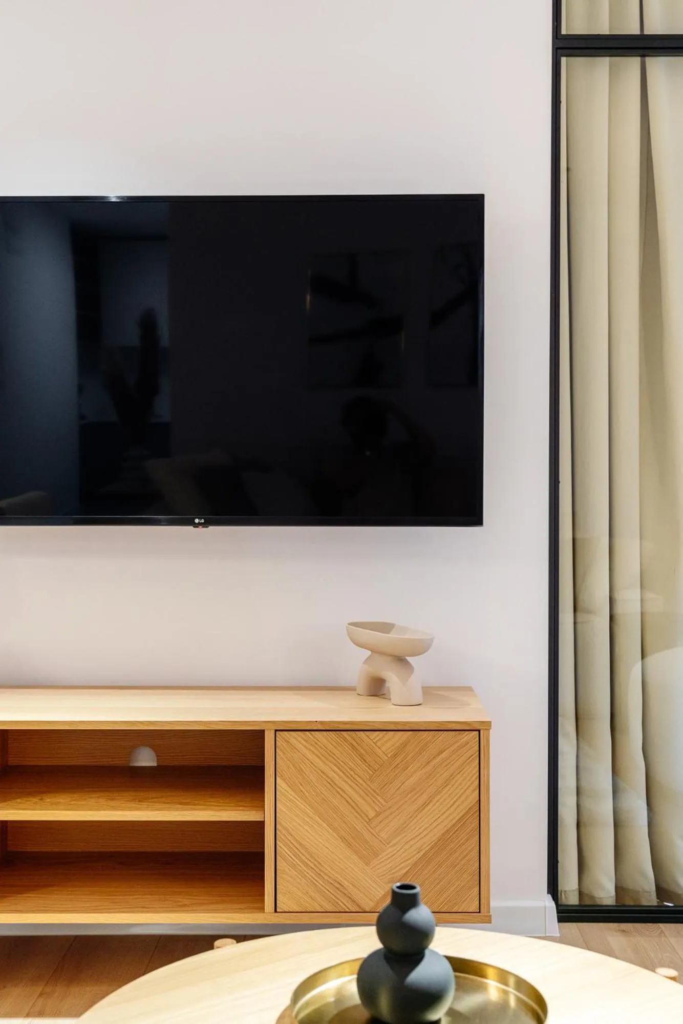 TV and multimedia in Piedmont Apartment II - LoftAffair