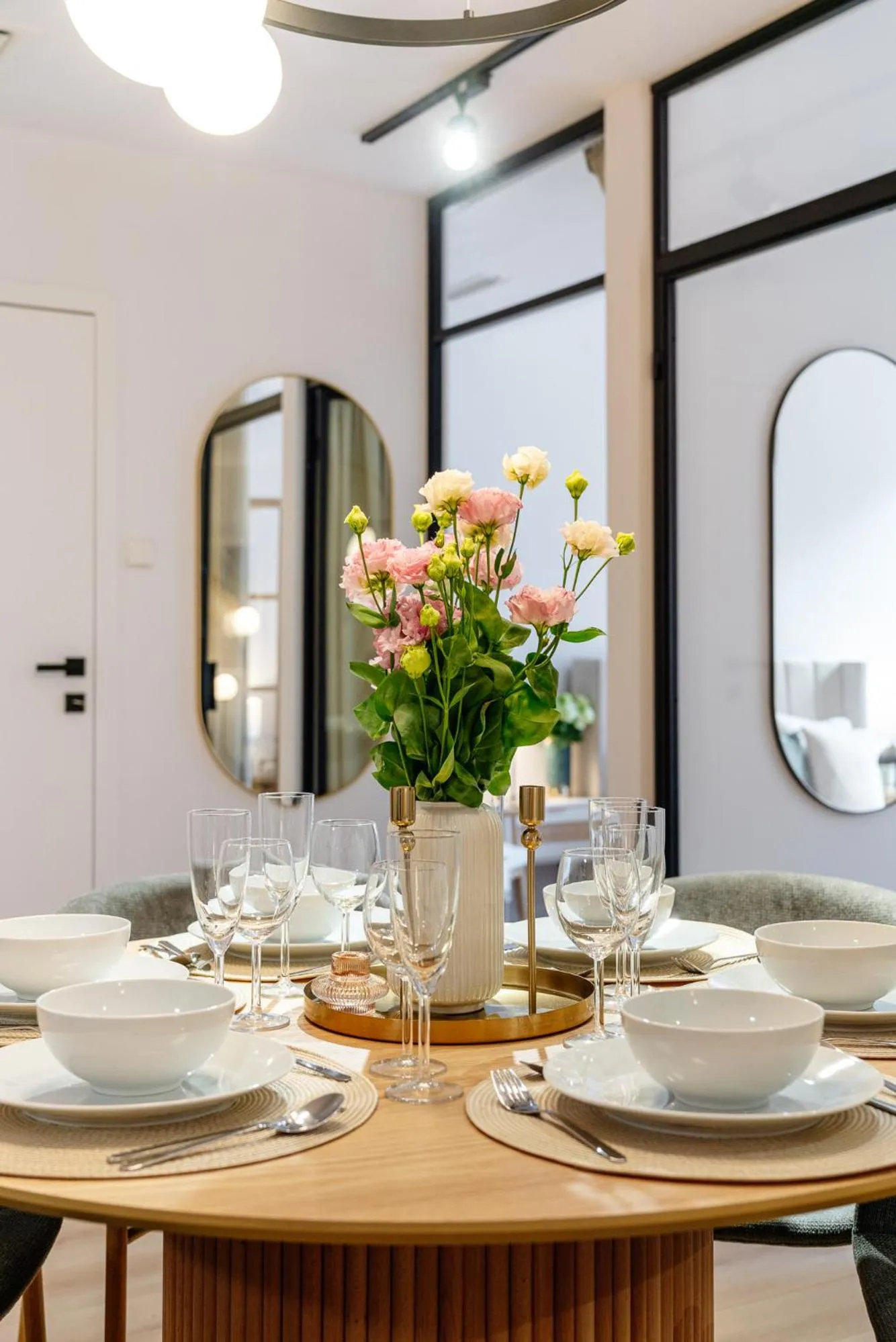 Dining area in Piedmont Apartment II - LoftAffair