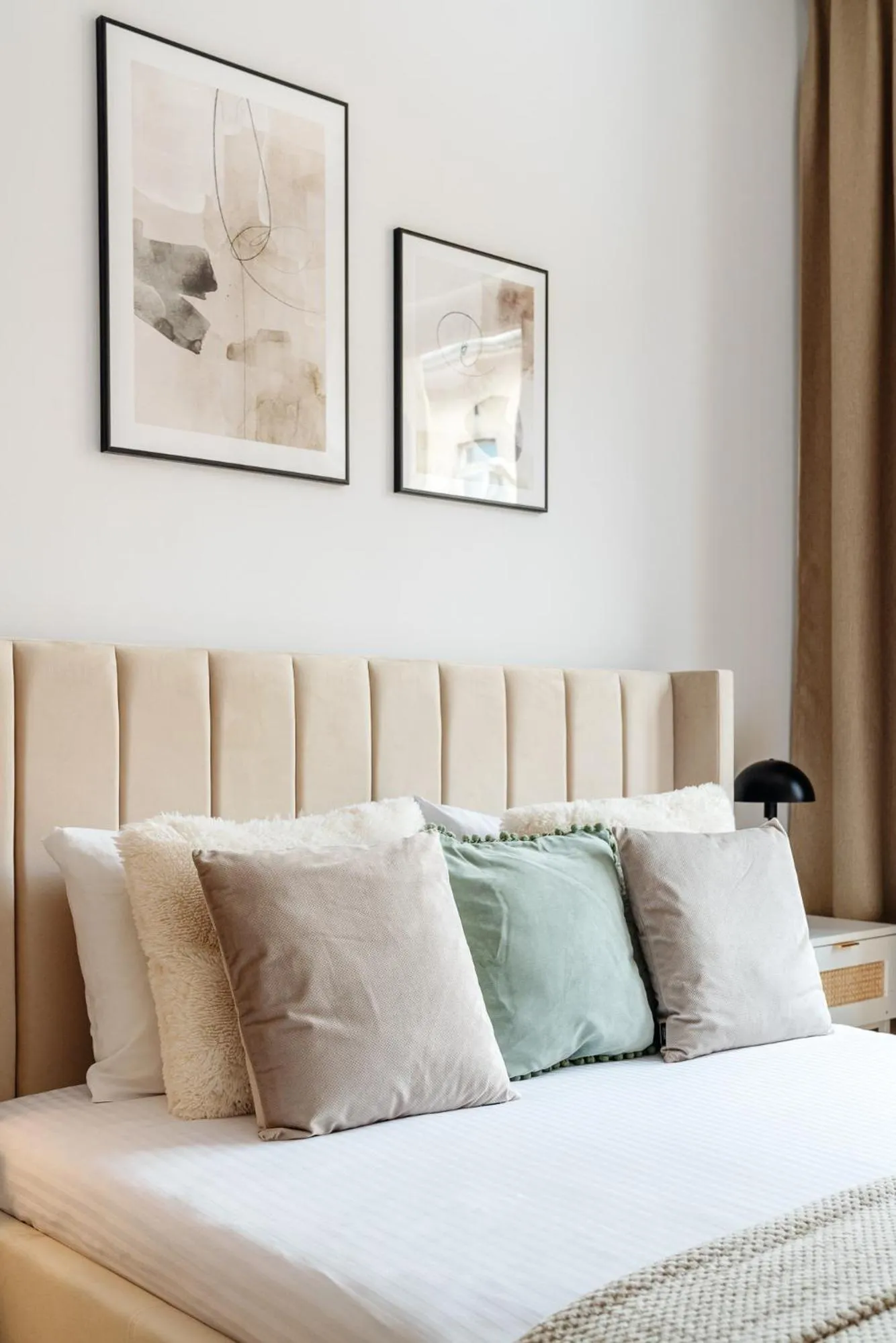 Bed in Piedmont Apartment II - LoftAffair