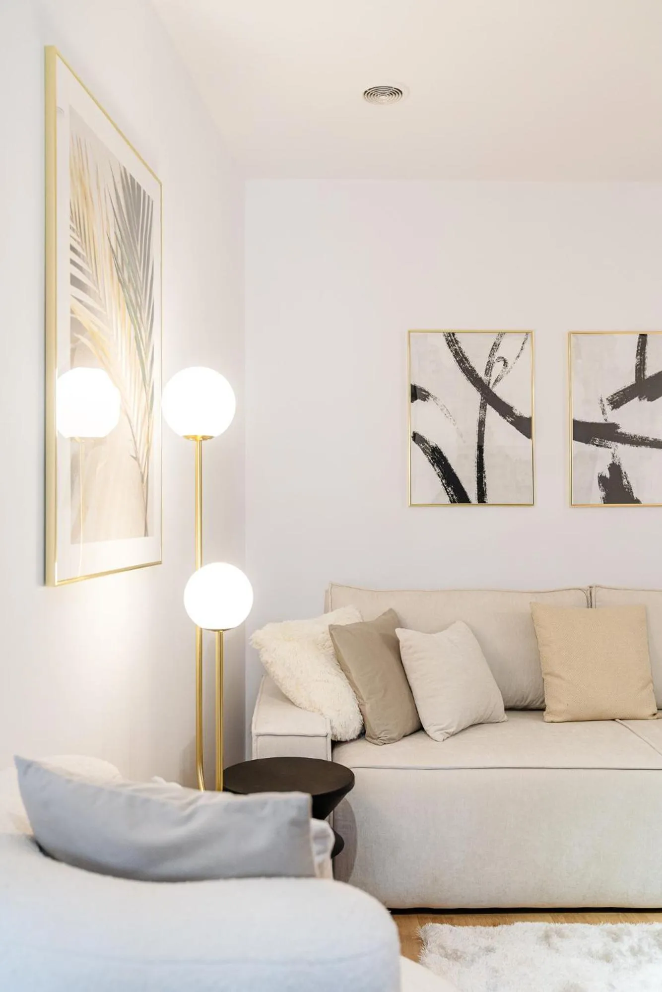 Living room in Piedmont Apartment II - LoftAffair