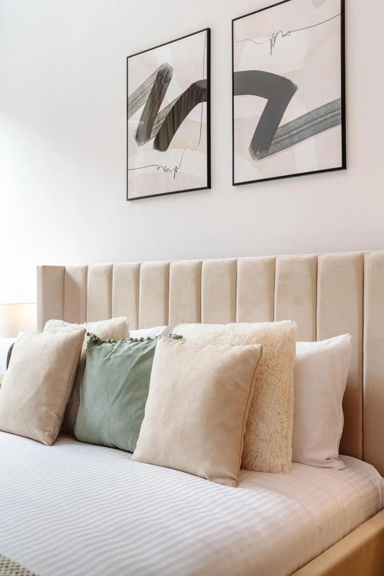 Bed in Piedmont Apartment II - LoftAffair