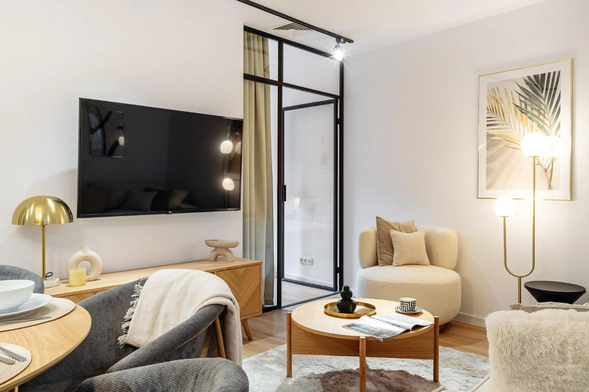 TV and multimedia in Piedmont Apartment II - LoftAffair