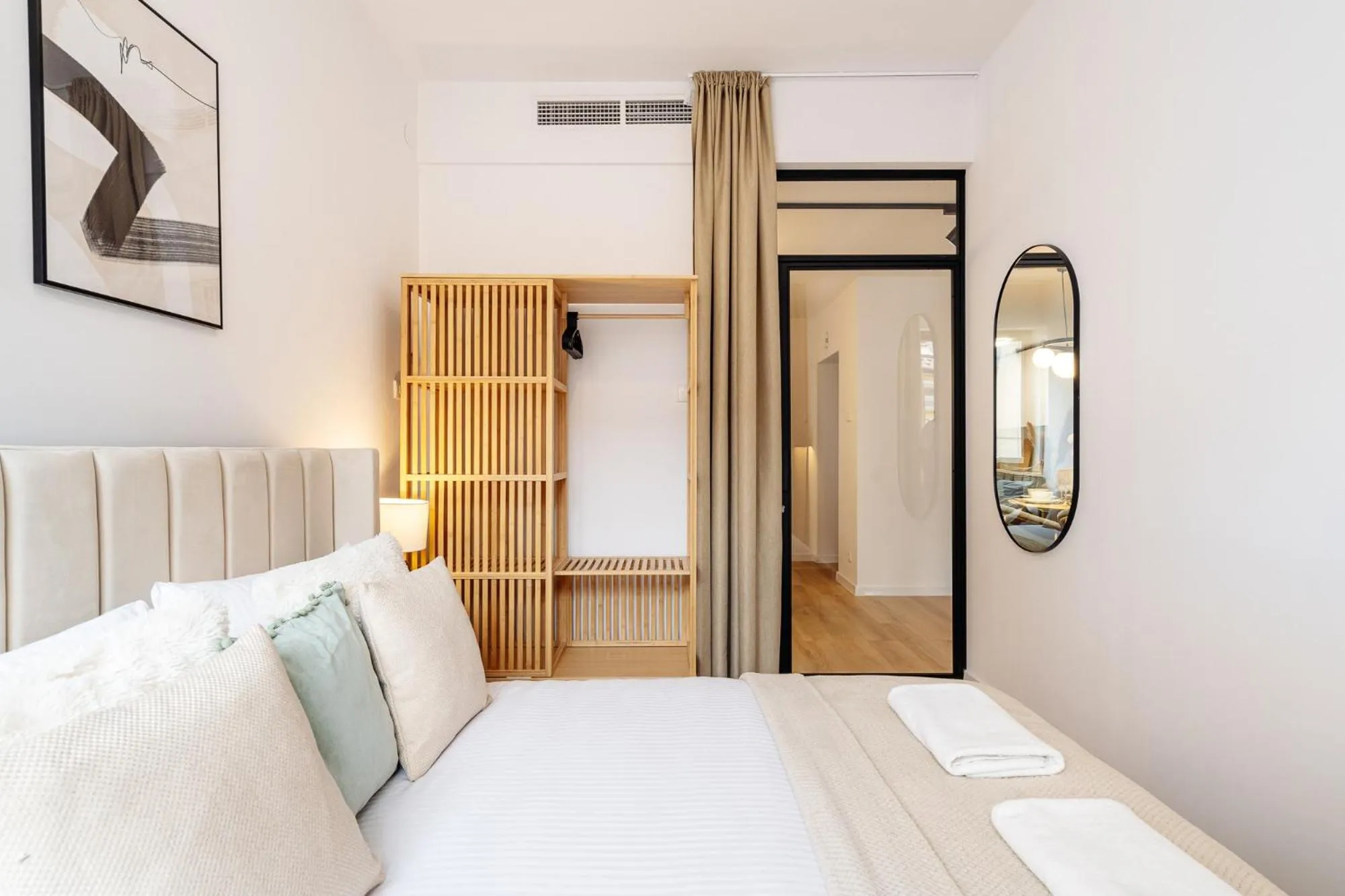 Bed in Piedmont Apartment II - LoftAffair