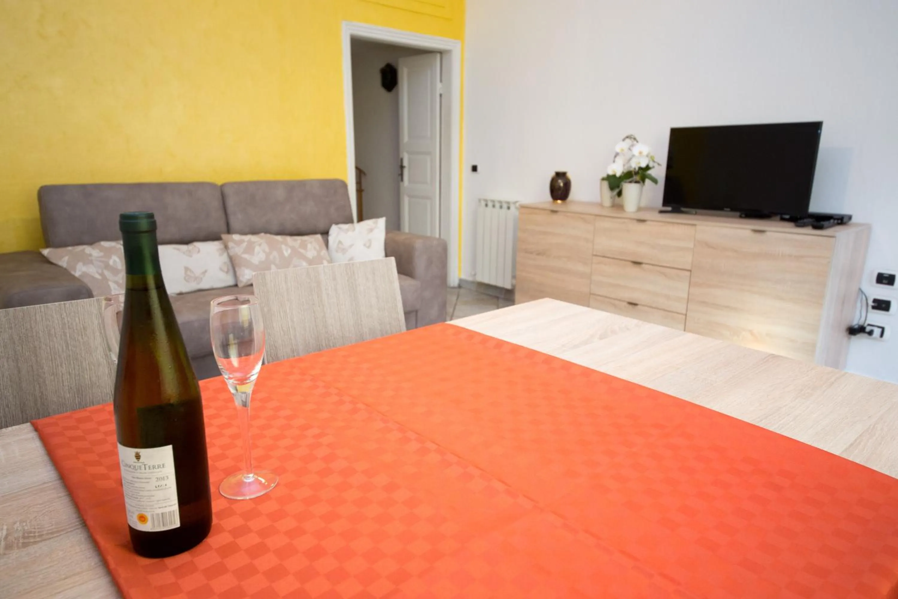 Dining area, Bed in 88 Miglia