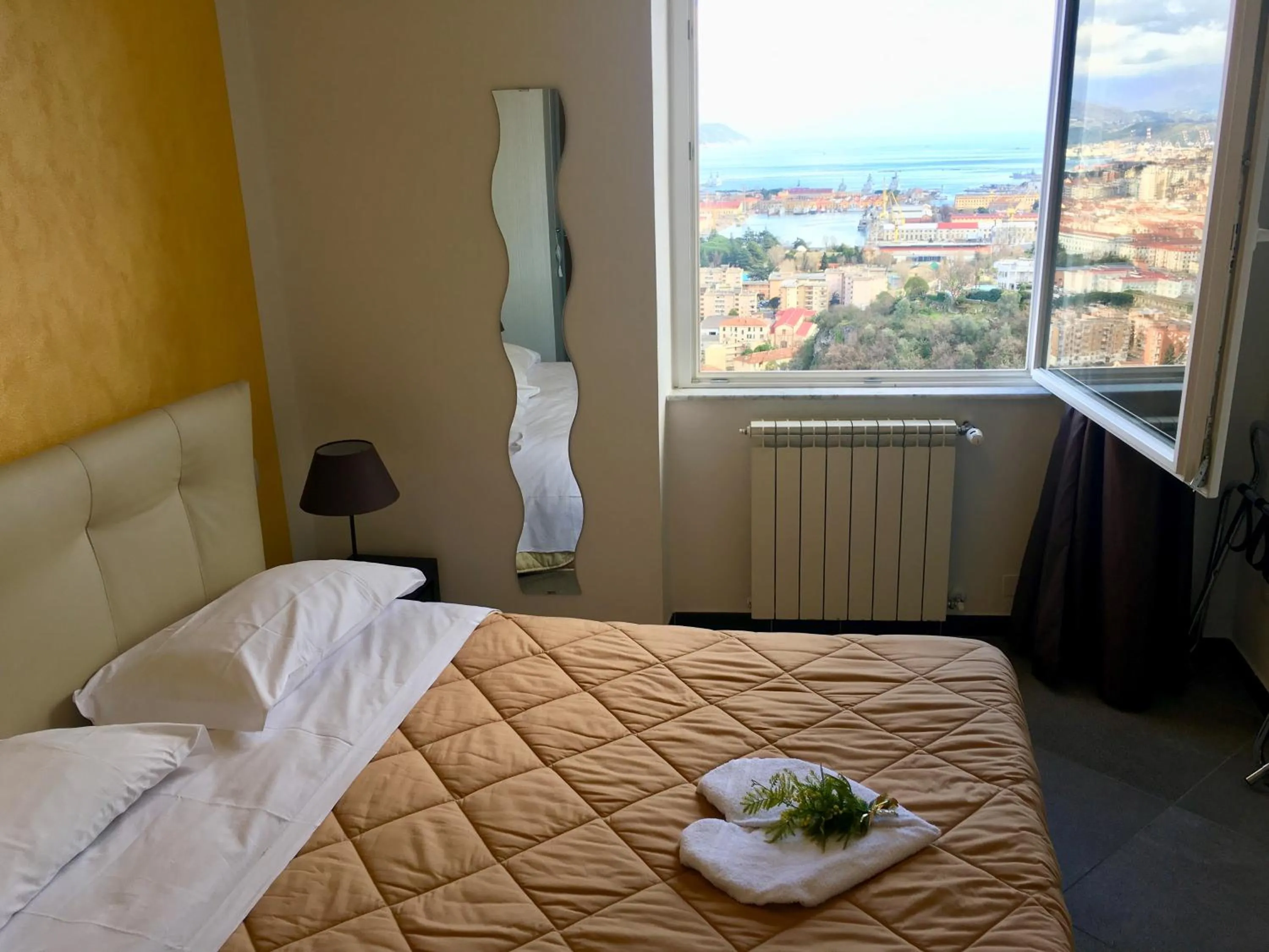 City view, Bed in 88 Miglia