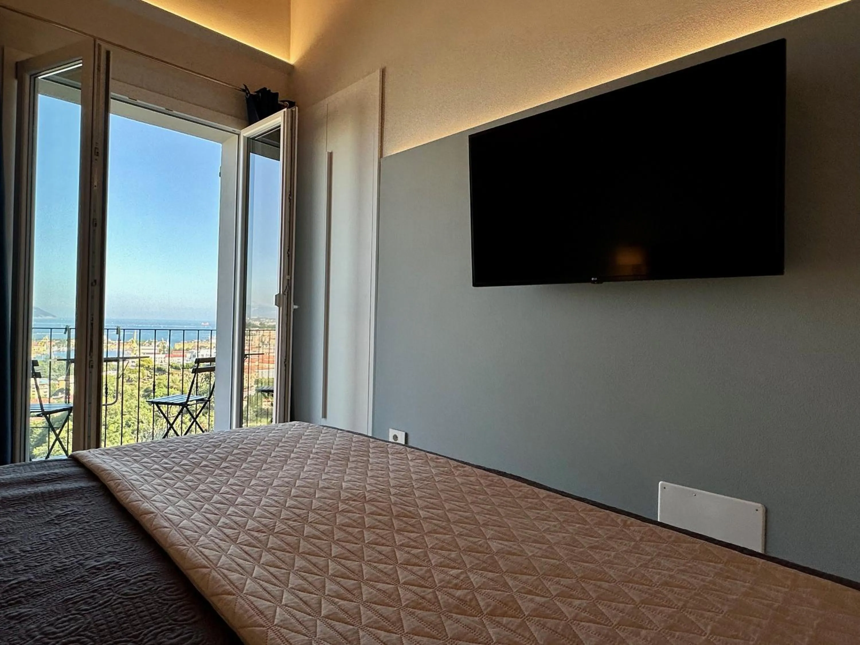 Communal lounge/ TV room, Bed in 88 Miglia