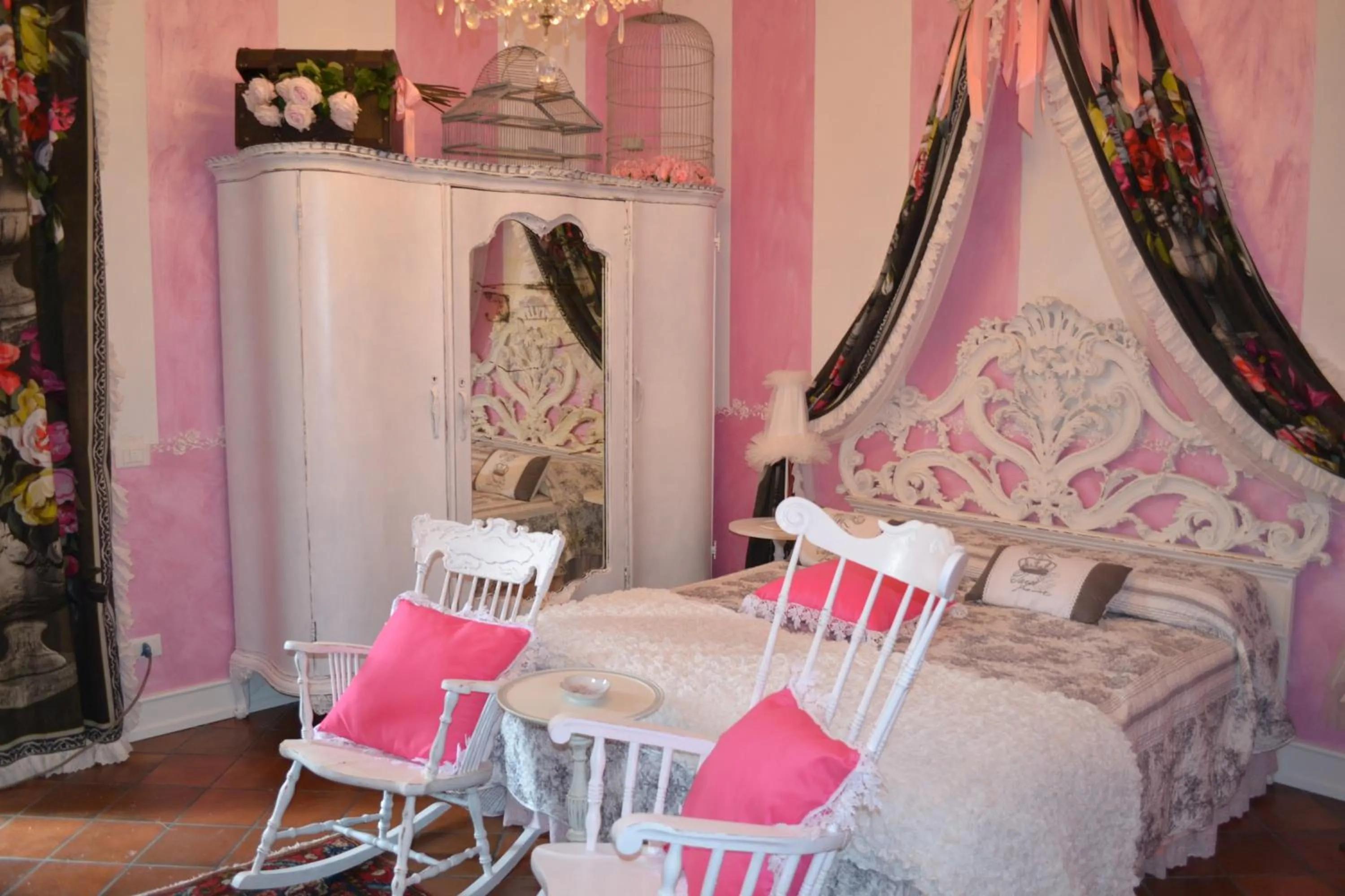 Bedroom, Bed in La maison delle favole