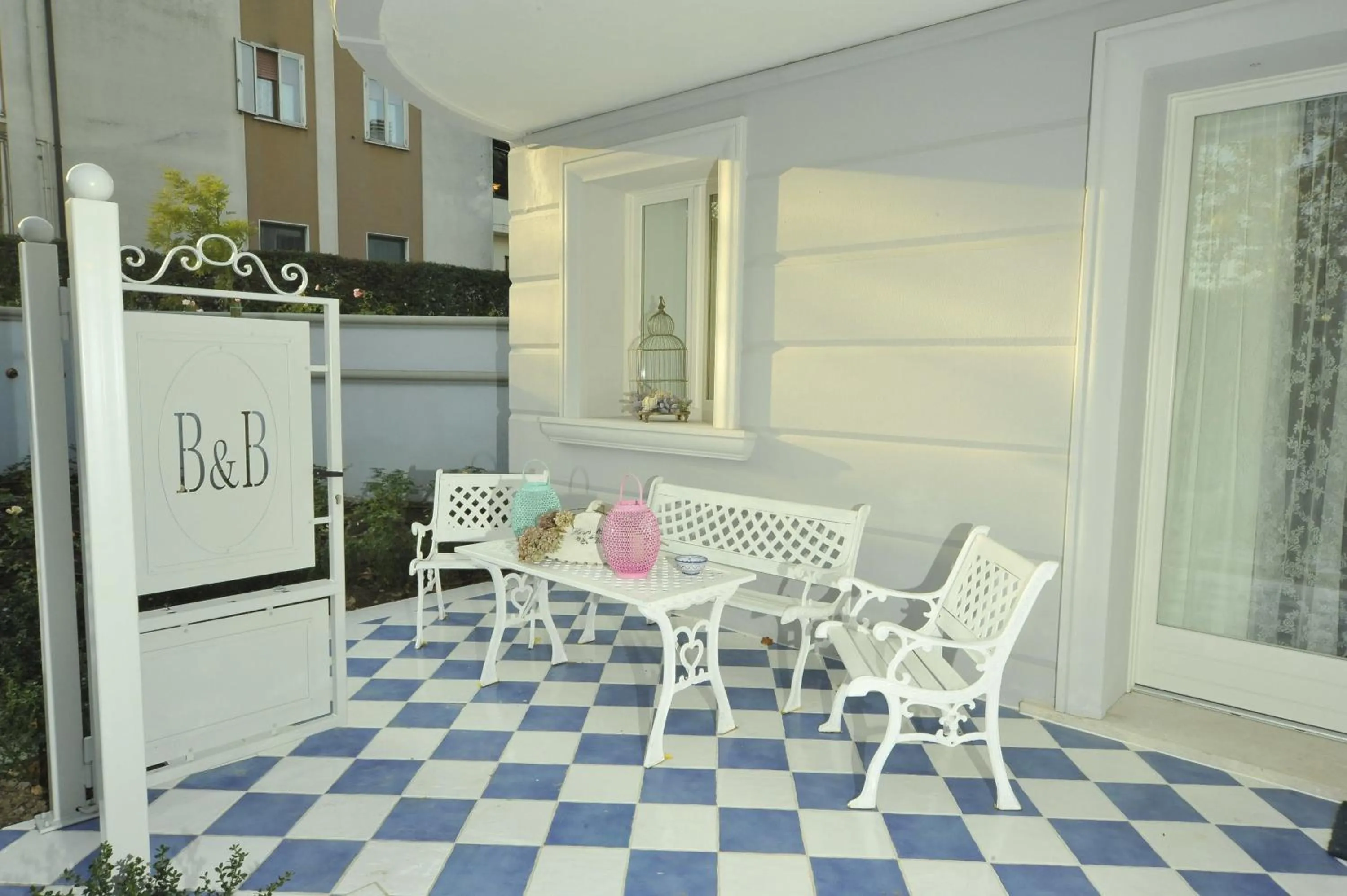 Facade/entrance in La maison delle favole