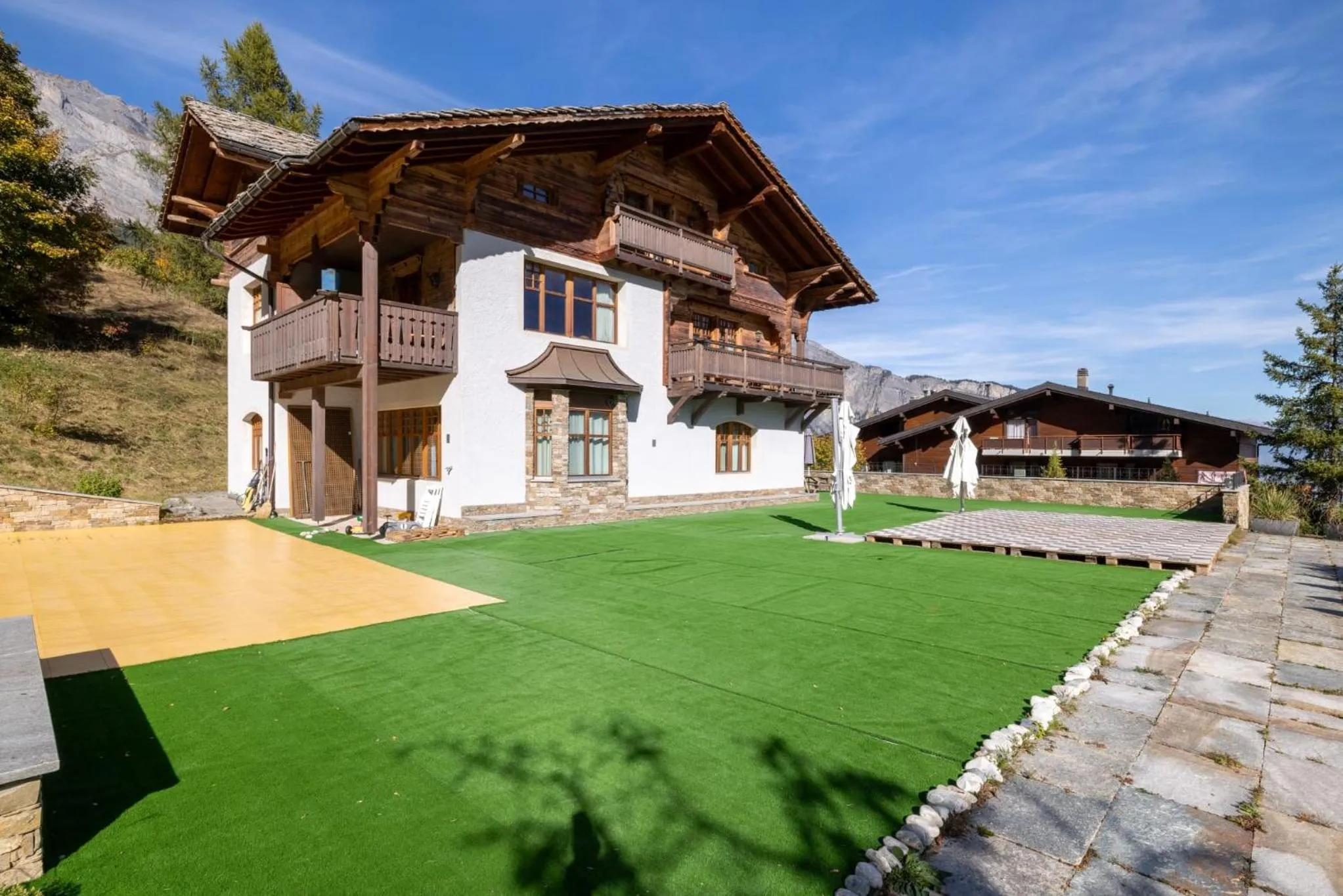 Between Boutique Hotel