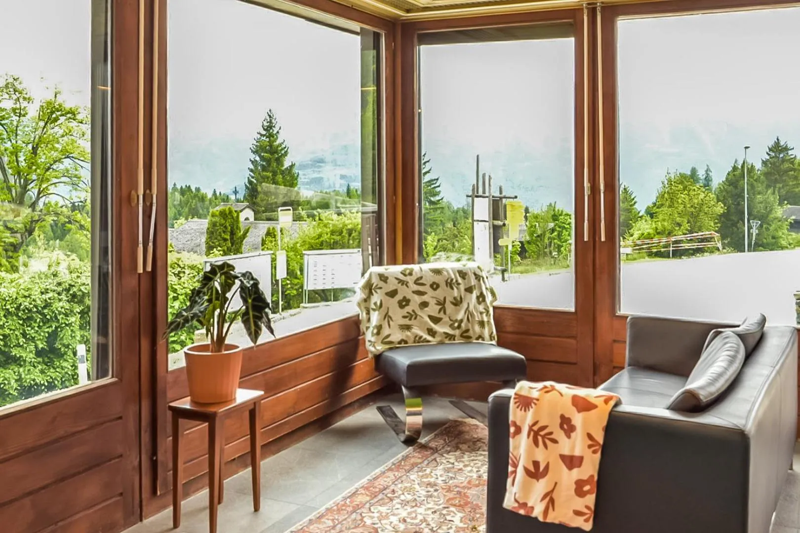 Between Boutique Hotel