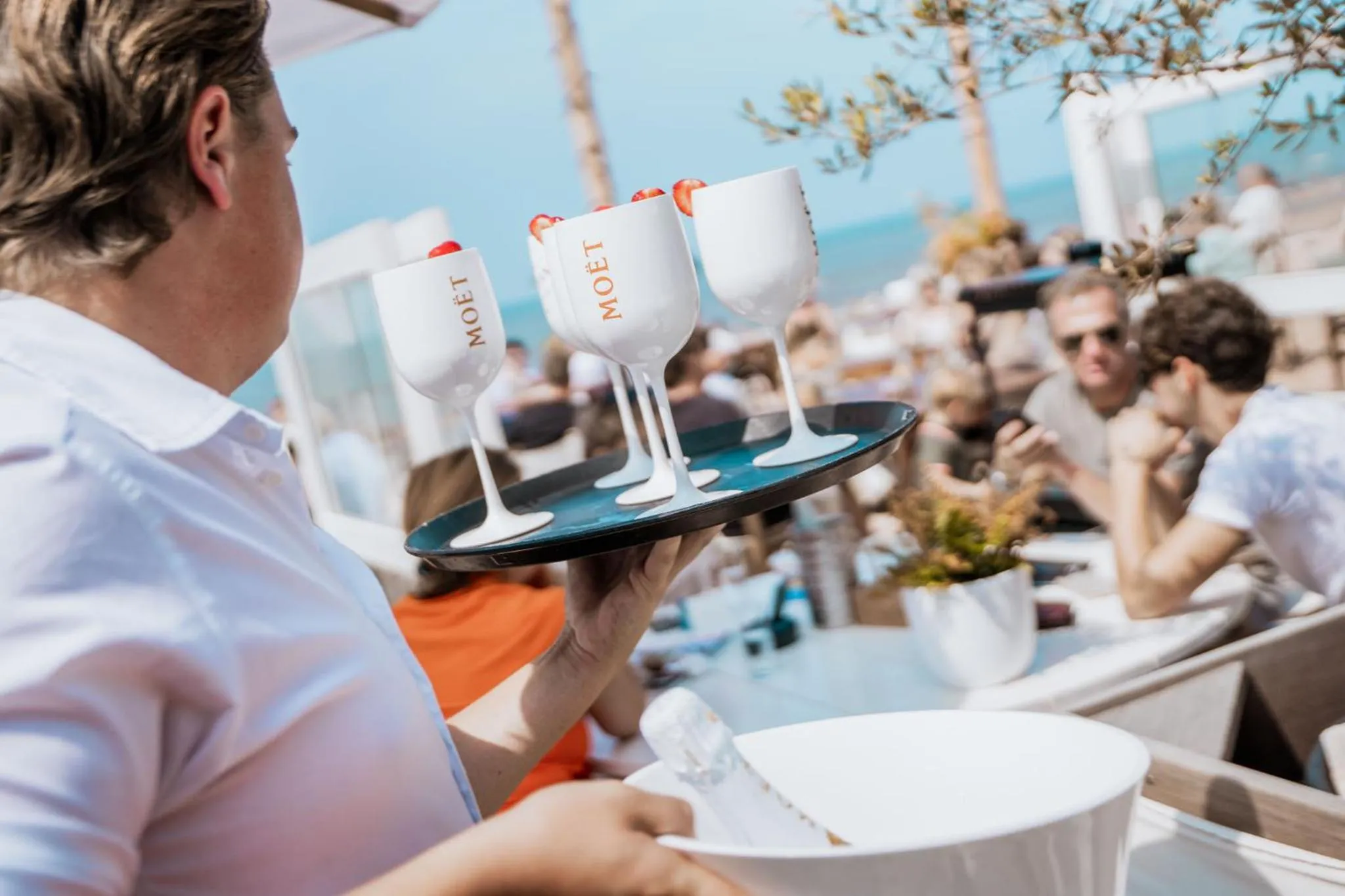 Restaurant/places to eat in Alexander Hotel