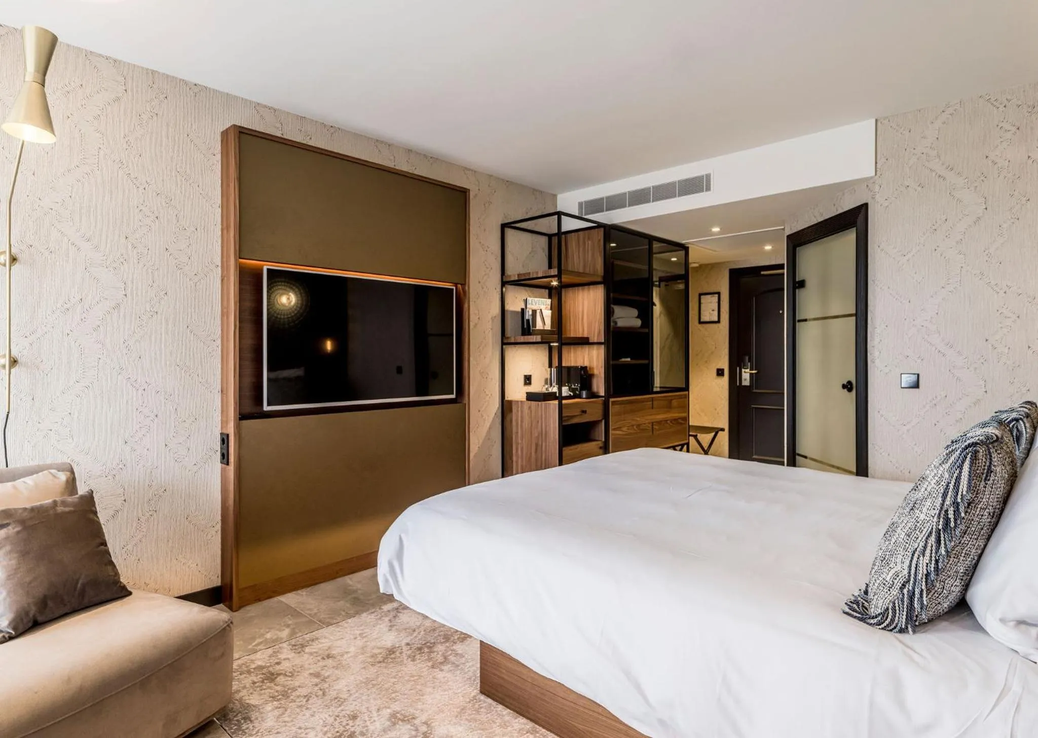 TV and multimedia, Bed in Alexander Hotel