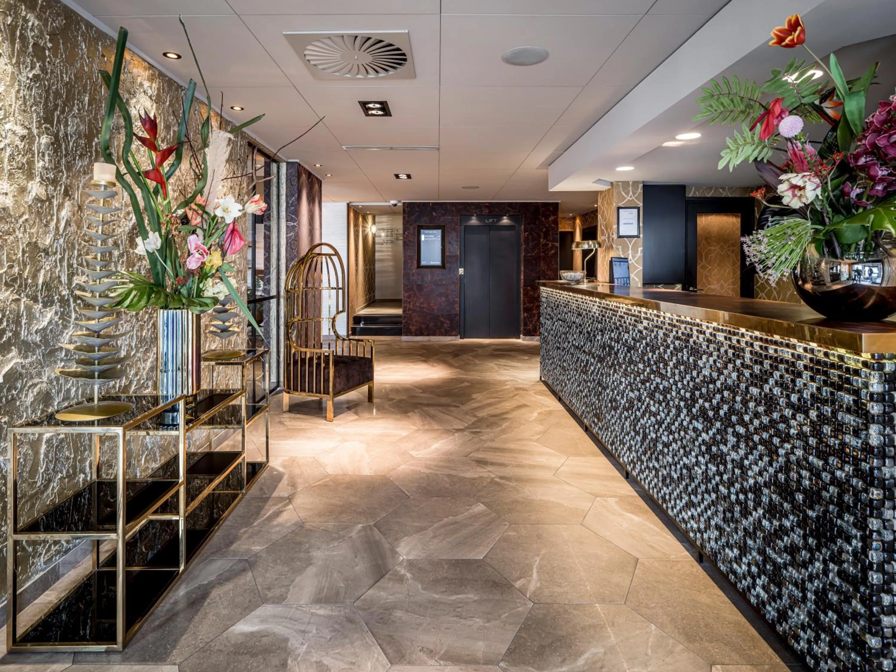 Lobby or reception in Alexander Hotel