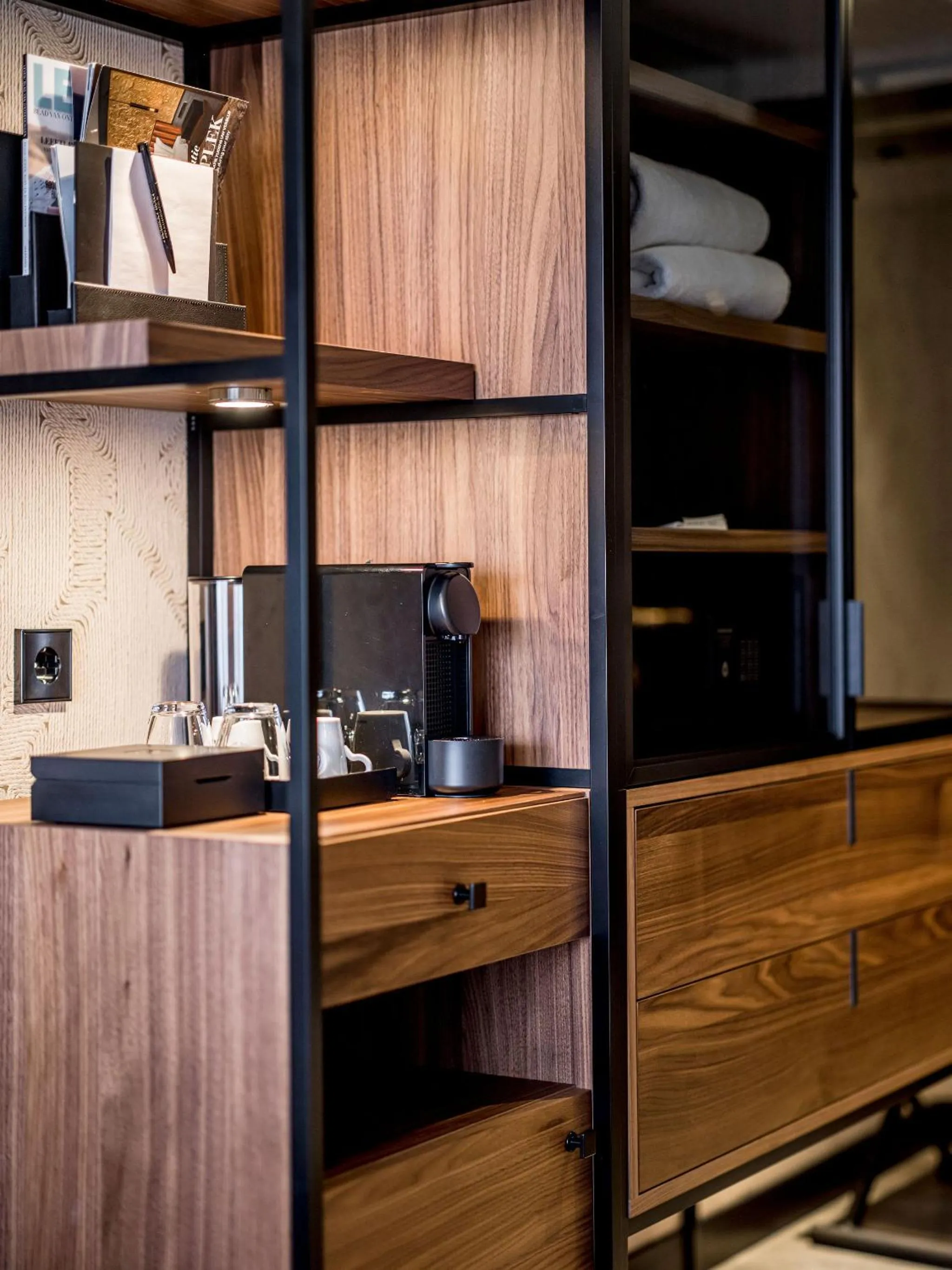 Coffee/tea facilities in Alexander Hotel