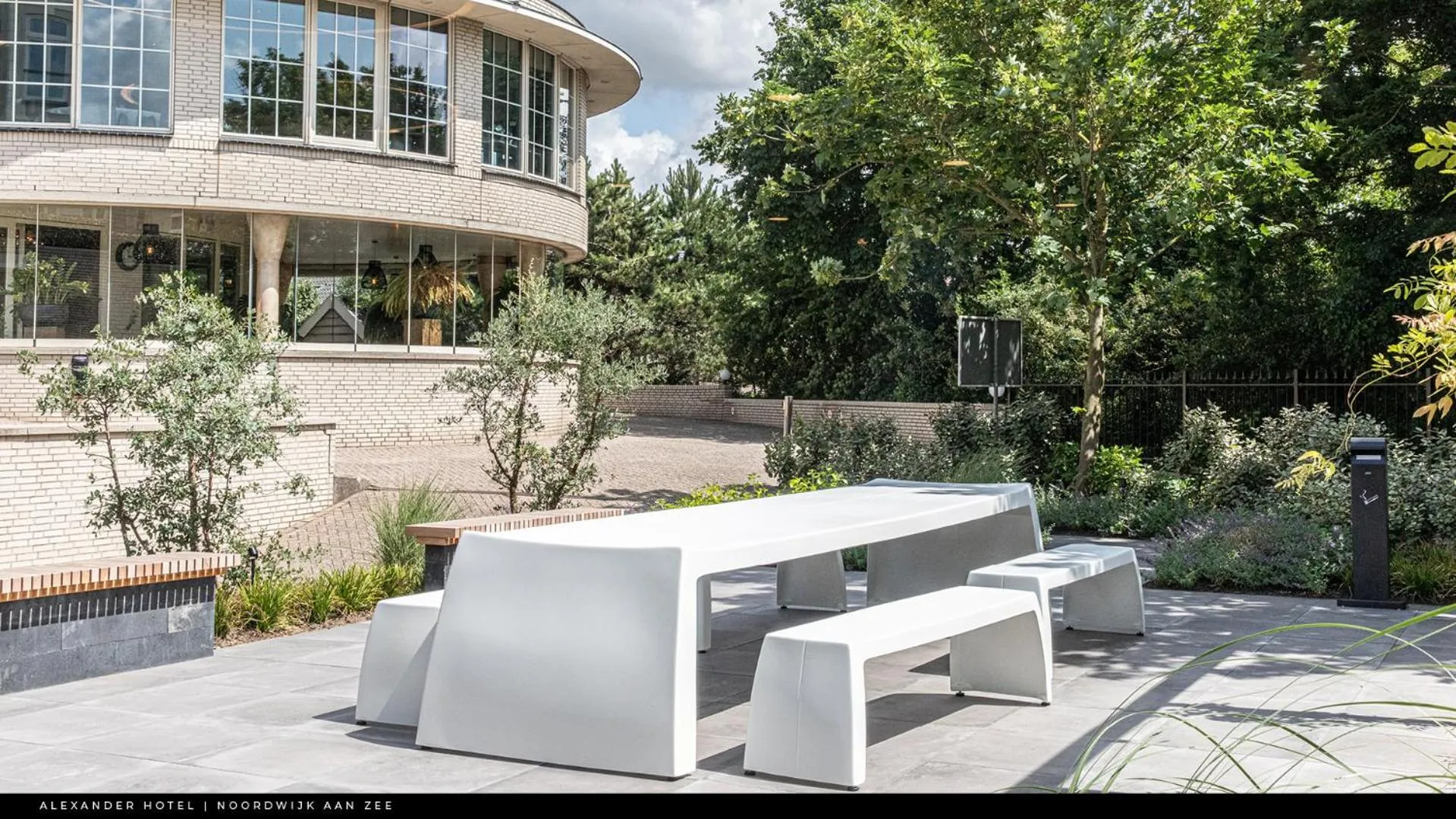 Garden in Alexander Hotel