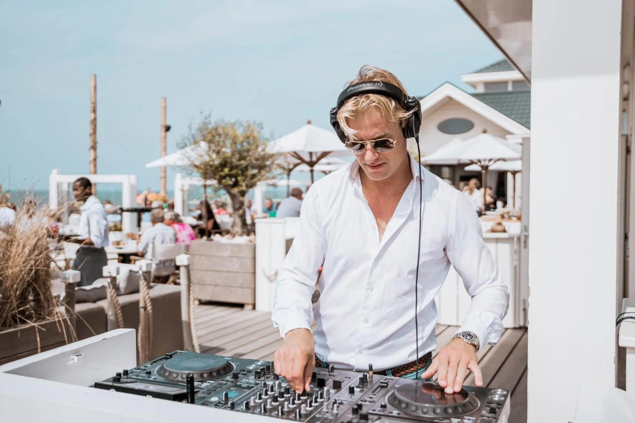 Restaurant/places to eat in Alexander Hotel