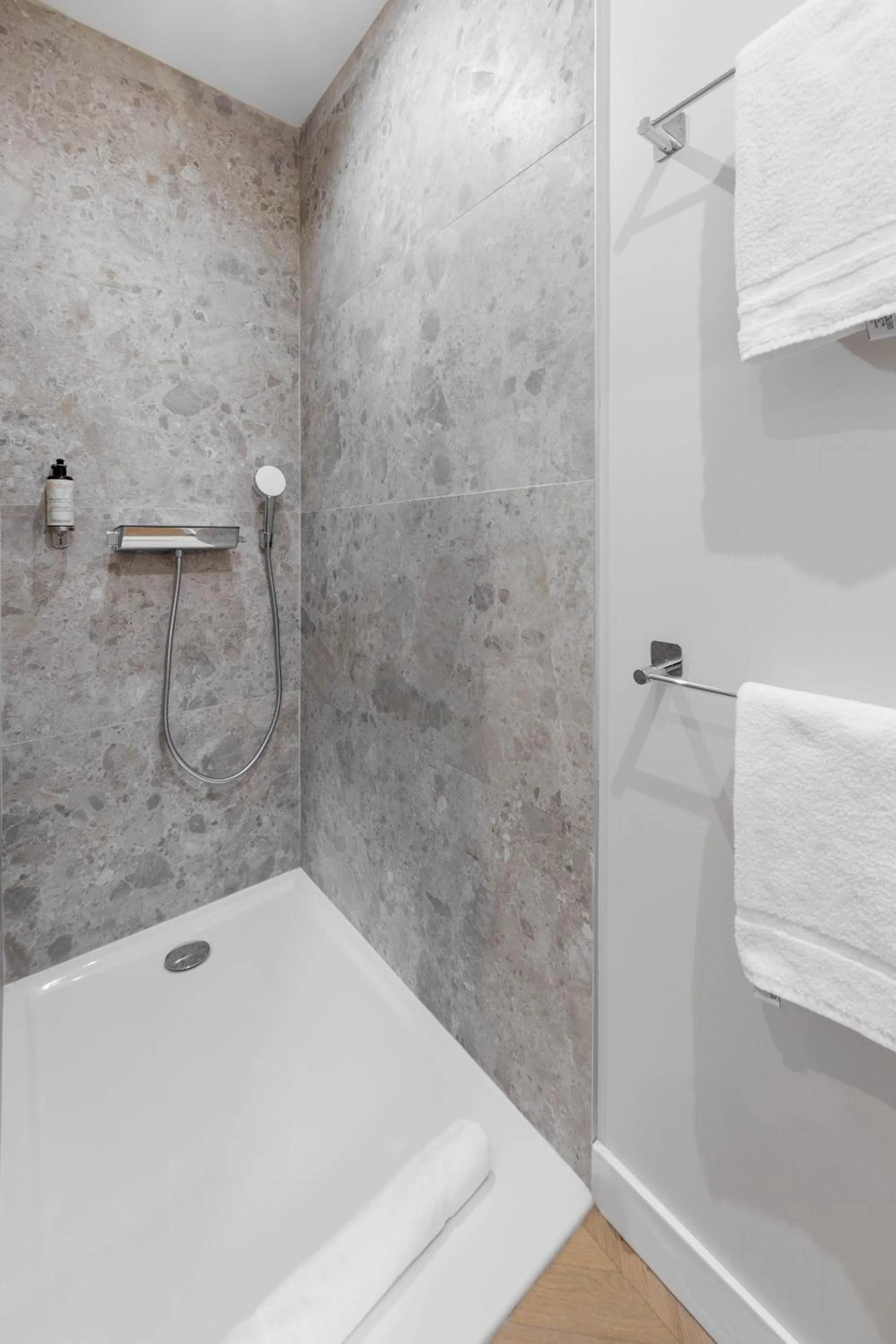 Shower in Appart Hôtel Coraline - Genas Lyon Eurexpo