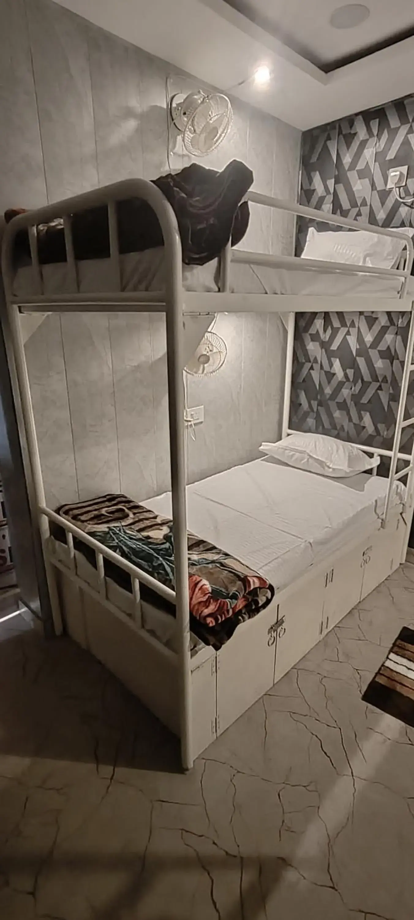 Bed in Raghuvanshi Paying Guest House Bed in Raghuvanshi Paying Guest House