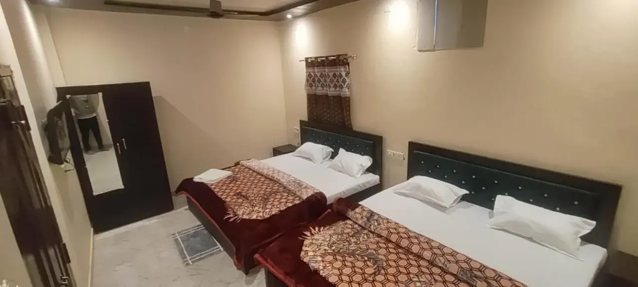 Bed in Raghuvanshi Paying Guest House Bed in Raghuvanshi Paying Guest House