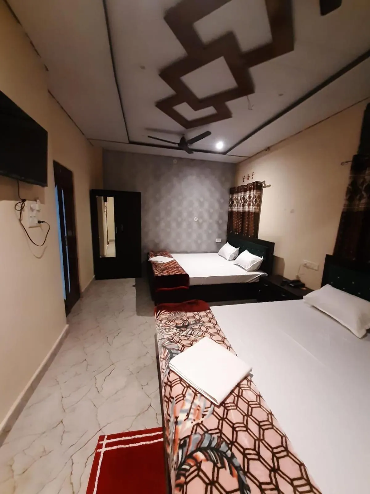 Bed in Raghuvanshi Paying Guest House