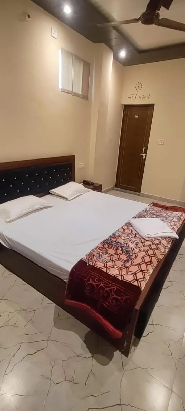 Bedroom, Bed in Raghuvanshi Paying Guest House