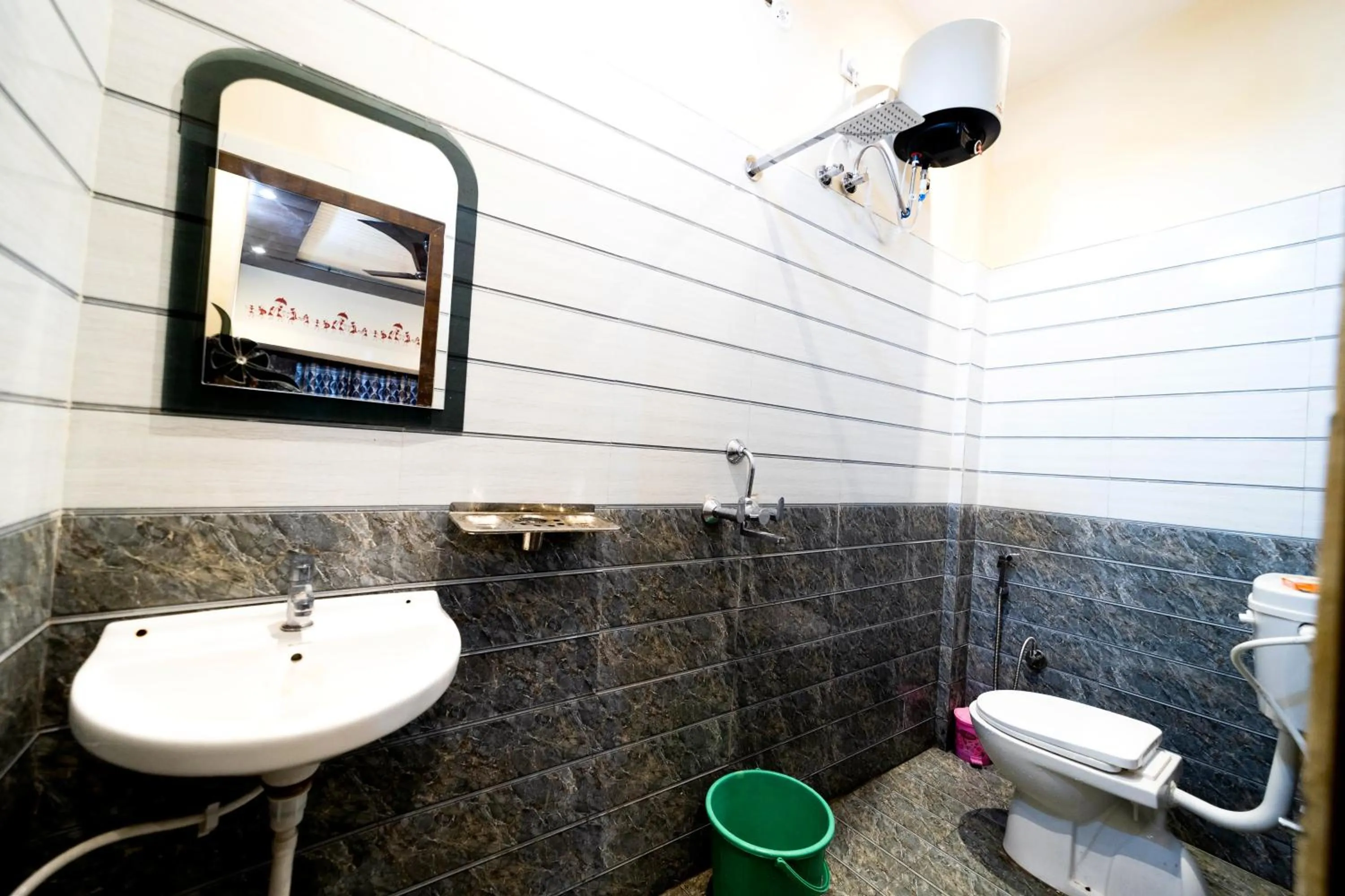 Bathroom in Raghuvanshi Paying Guest House