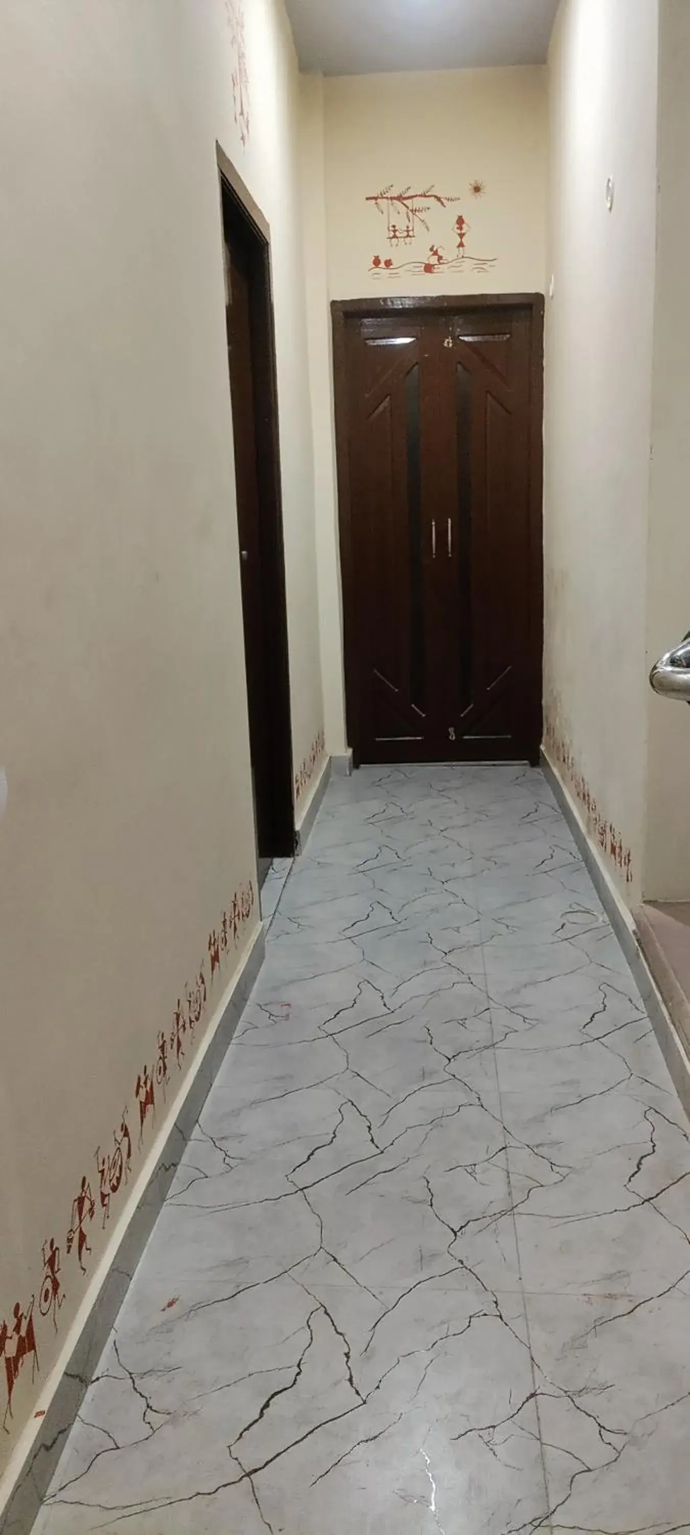 Deluxe Double Room (2 Adults + 1 Child) in Raghuvanshi Paying Guest House Deluxe Double Room (2 Adults + 1 Child) in Raghuvanshi Paying Guest House
