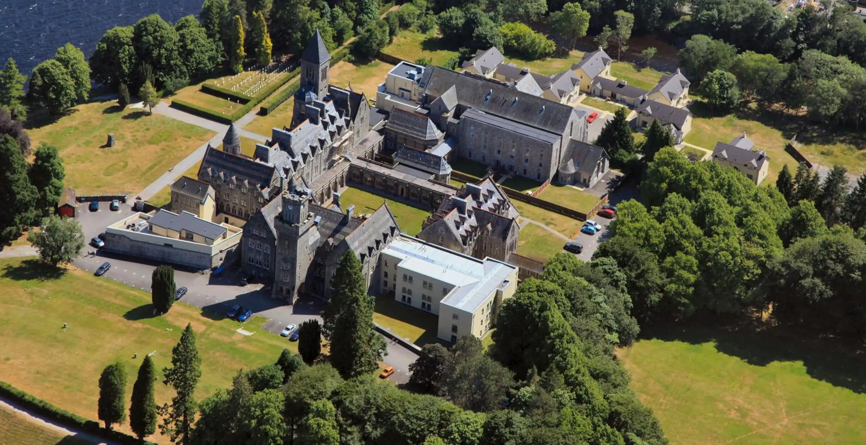 Property building in The Highland Club Property building in The Highland Club