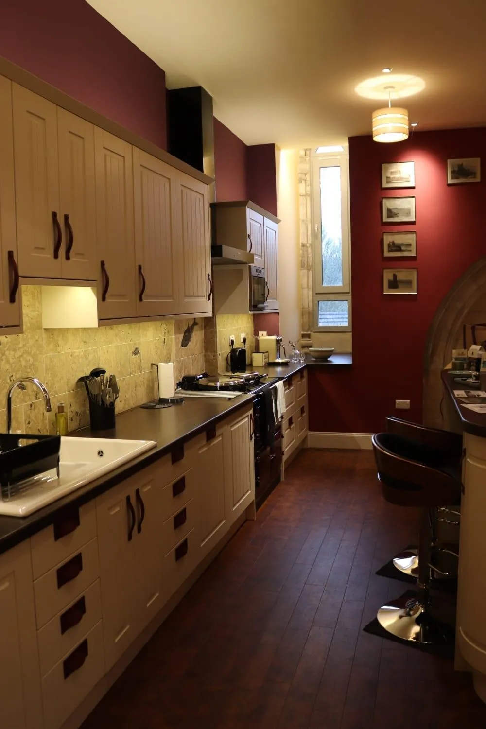 Kitchen or kitchenette in The Highland Club