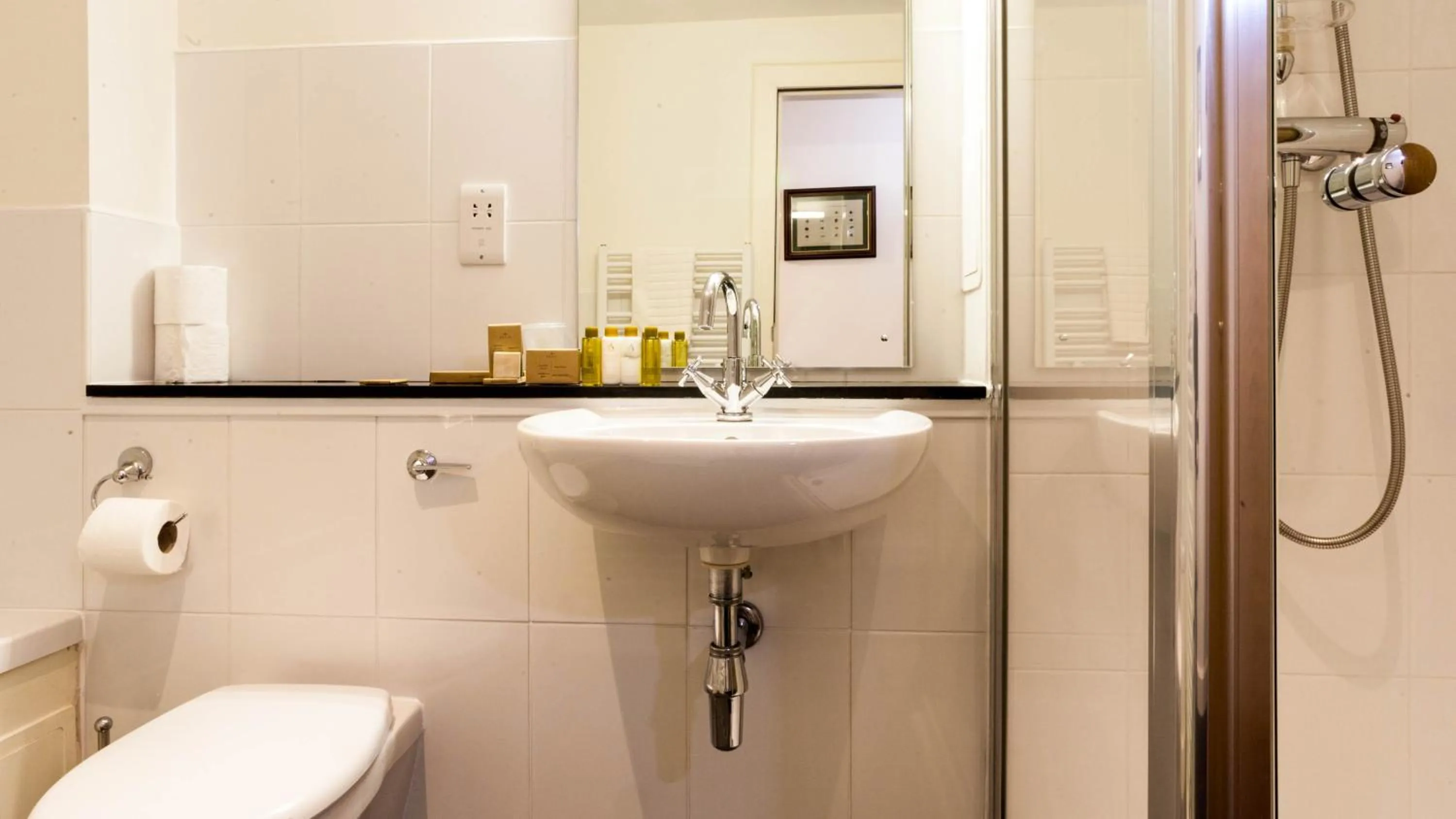 Shower in The Highland Club