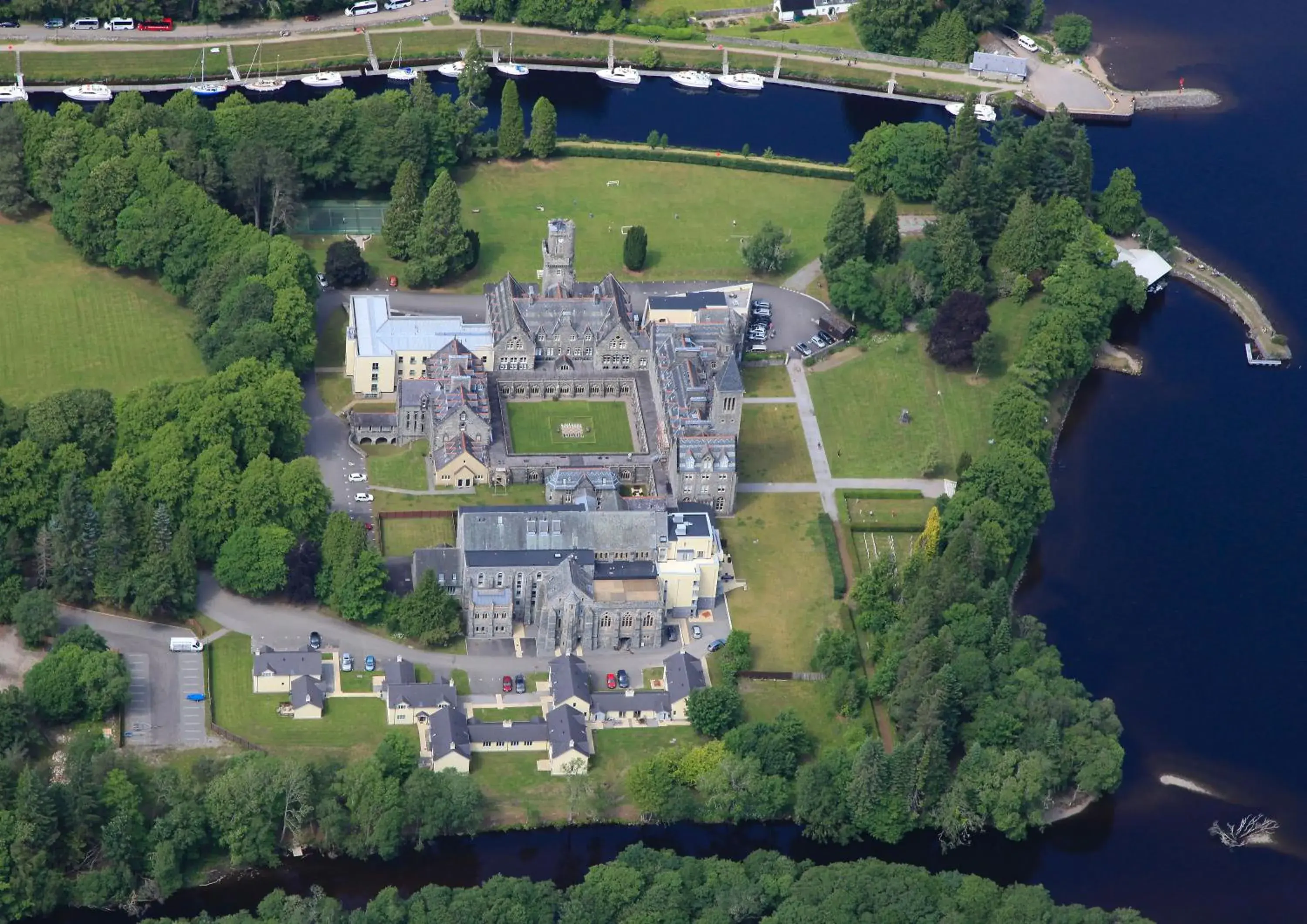 Property building in The Highland Club Property building in The Highland Club