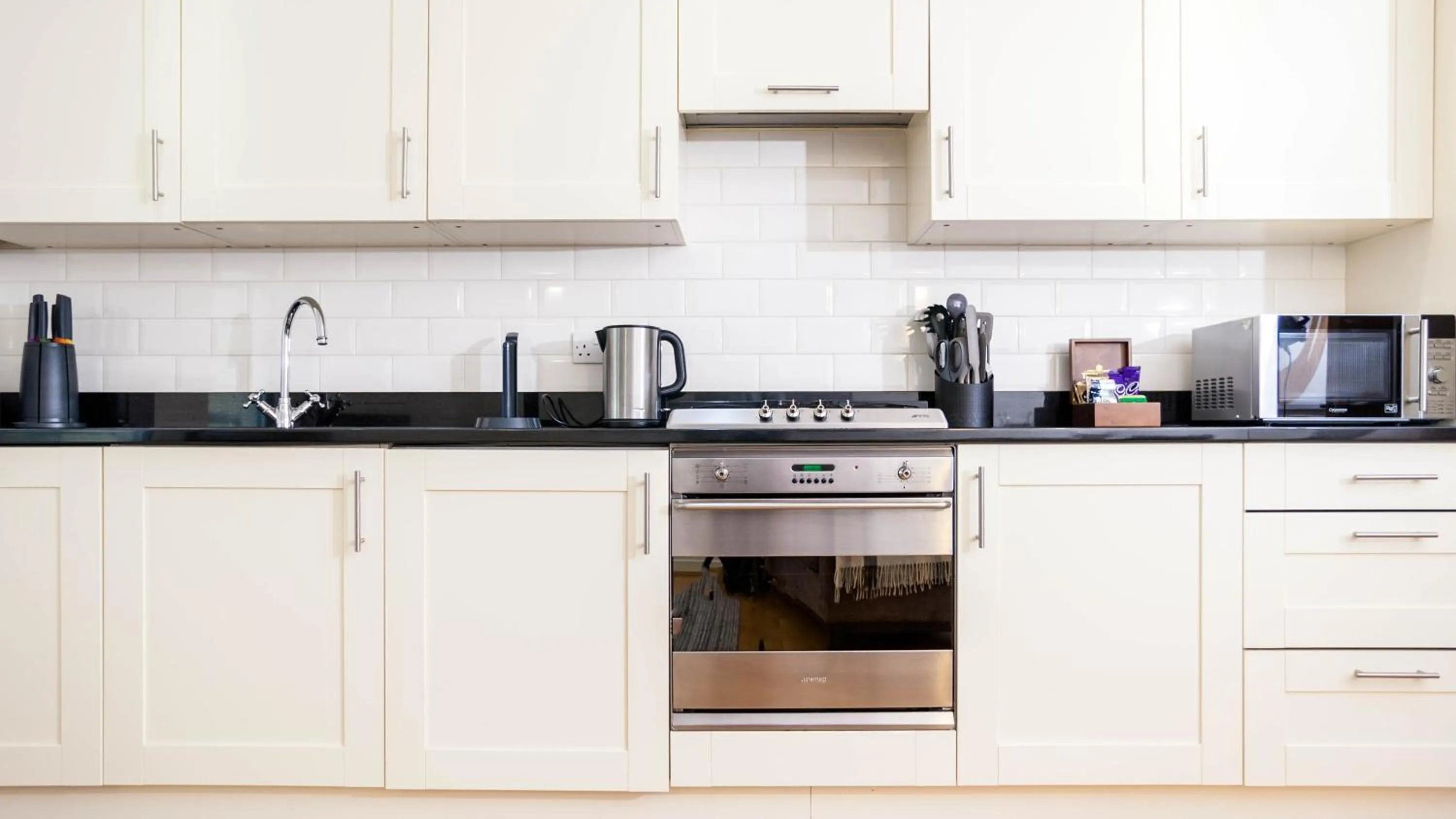 Kitchen or kitchenette in The Highland Club