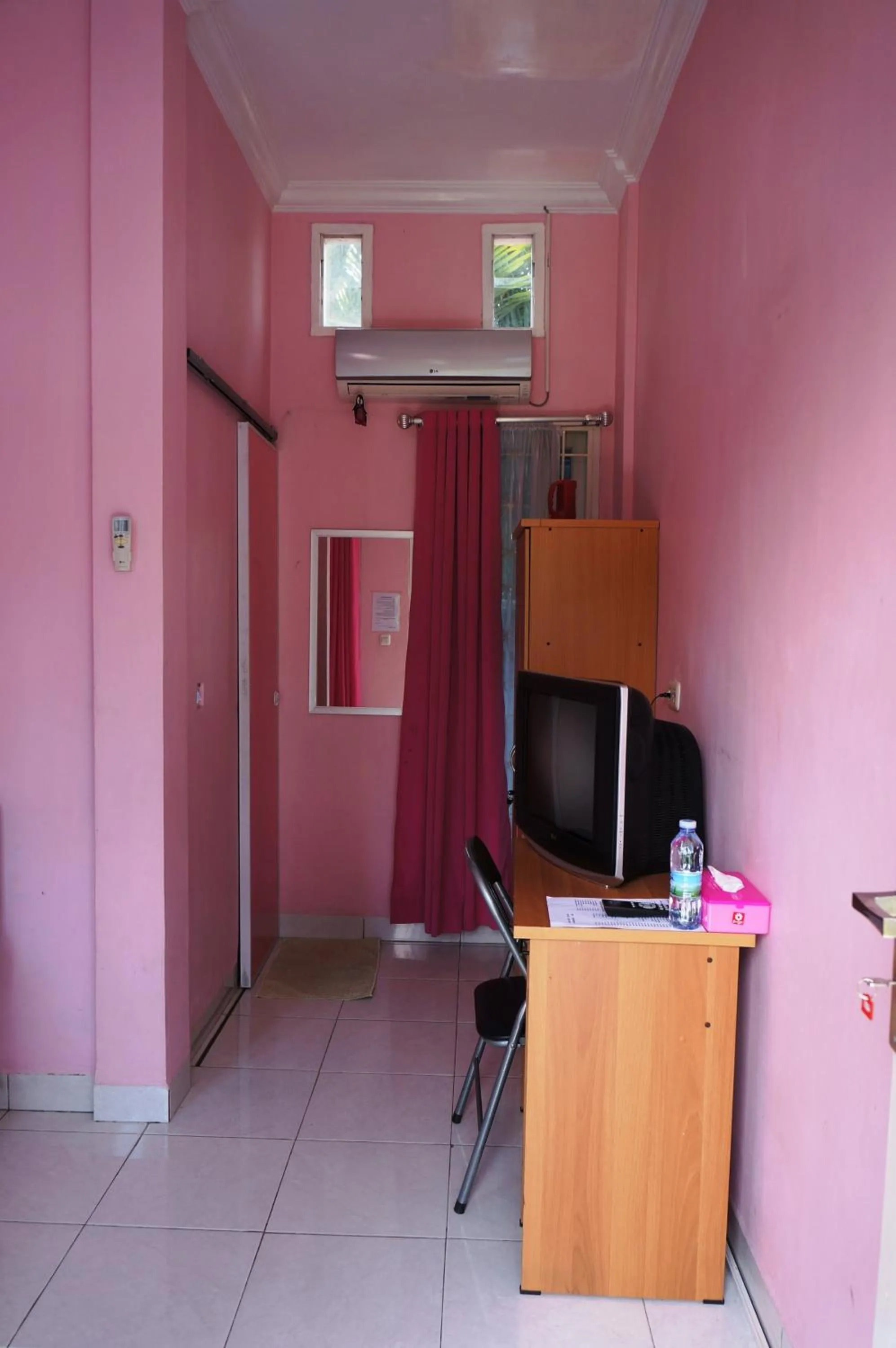 Photo of the whole room in Kenari Residence