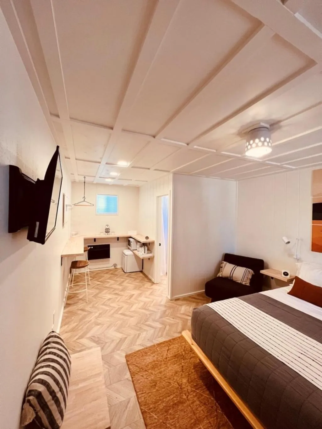 Photo of the whole room, Bed in Corduroy Lodge