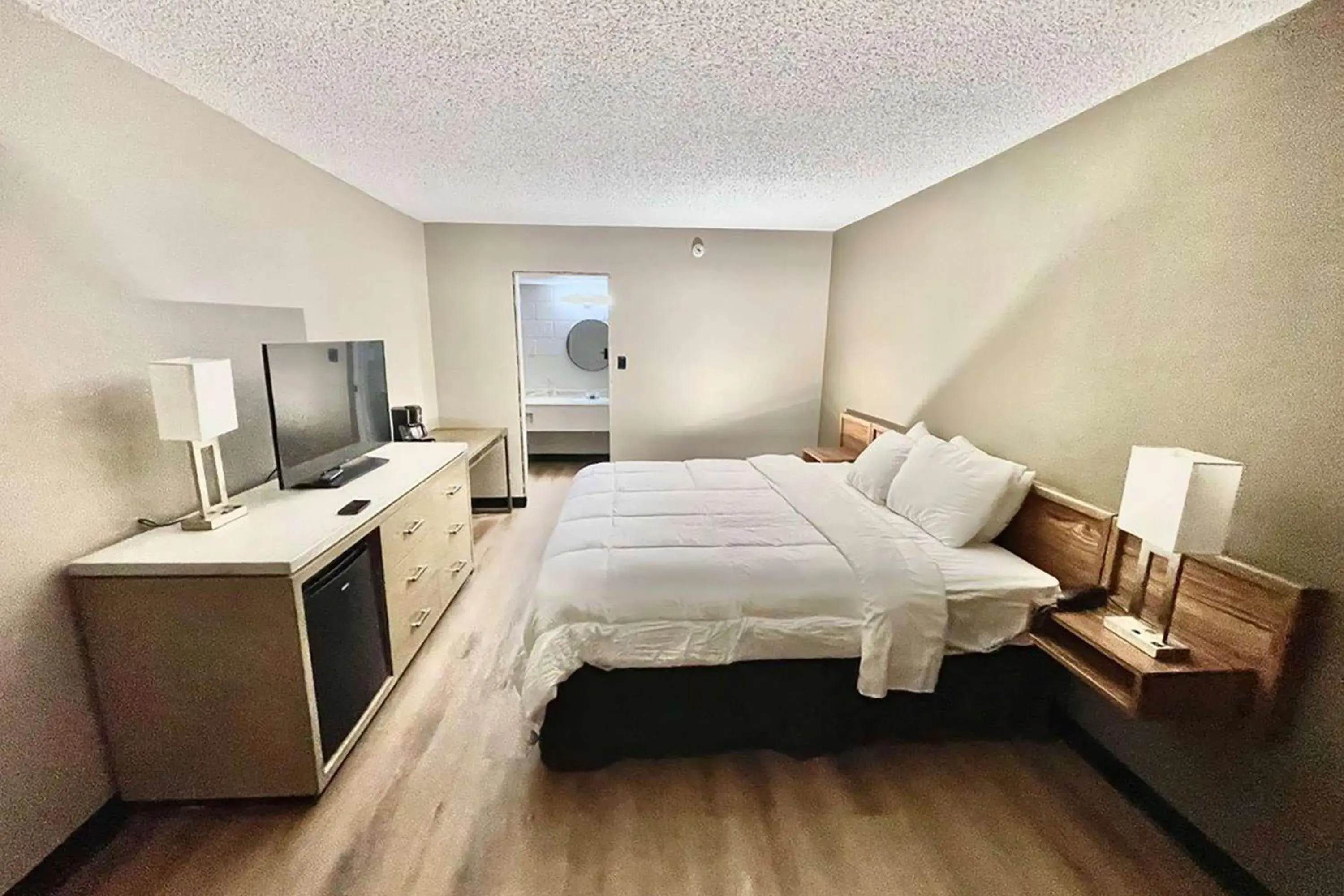 Photo of the whole room, Bed in Super 8 by Wyndham Blythe Photo of the whole room, Bed in Super 8 by Wyndham Blythe