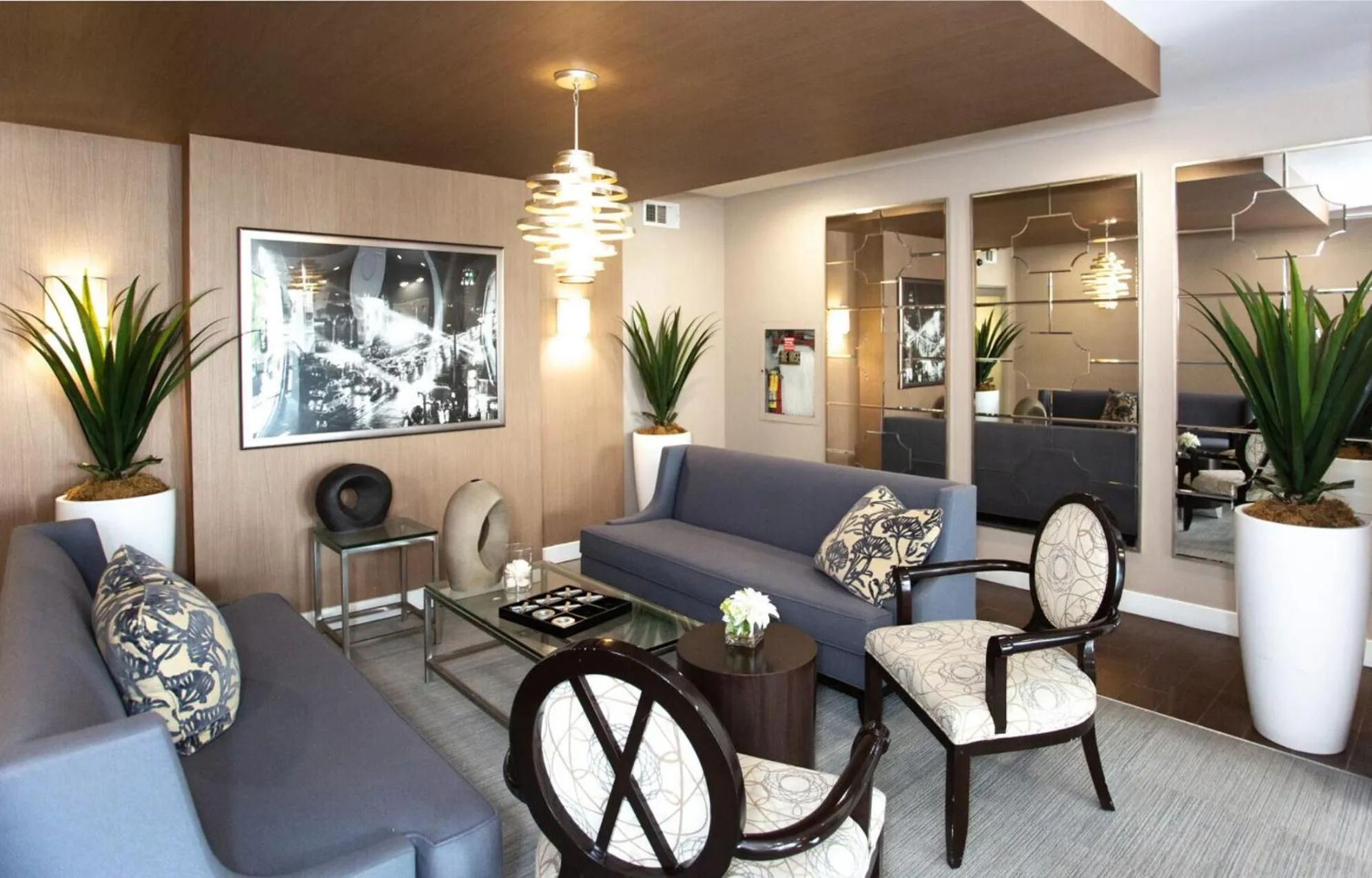 Seating area in Beverly Hills Chic 2 bed 2bath with Patio and Parking 309