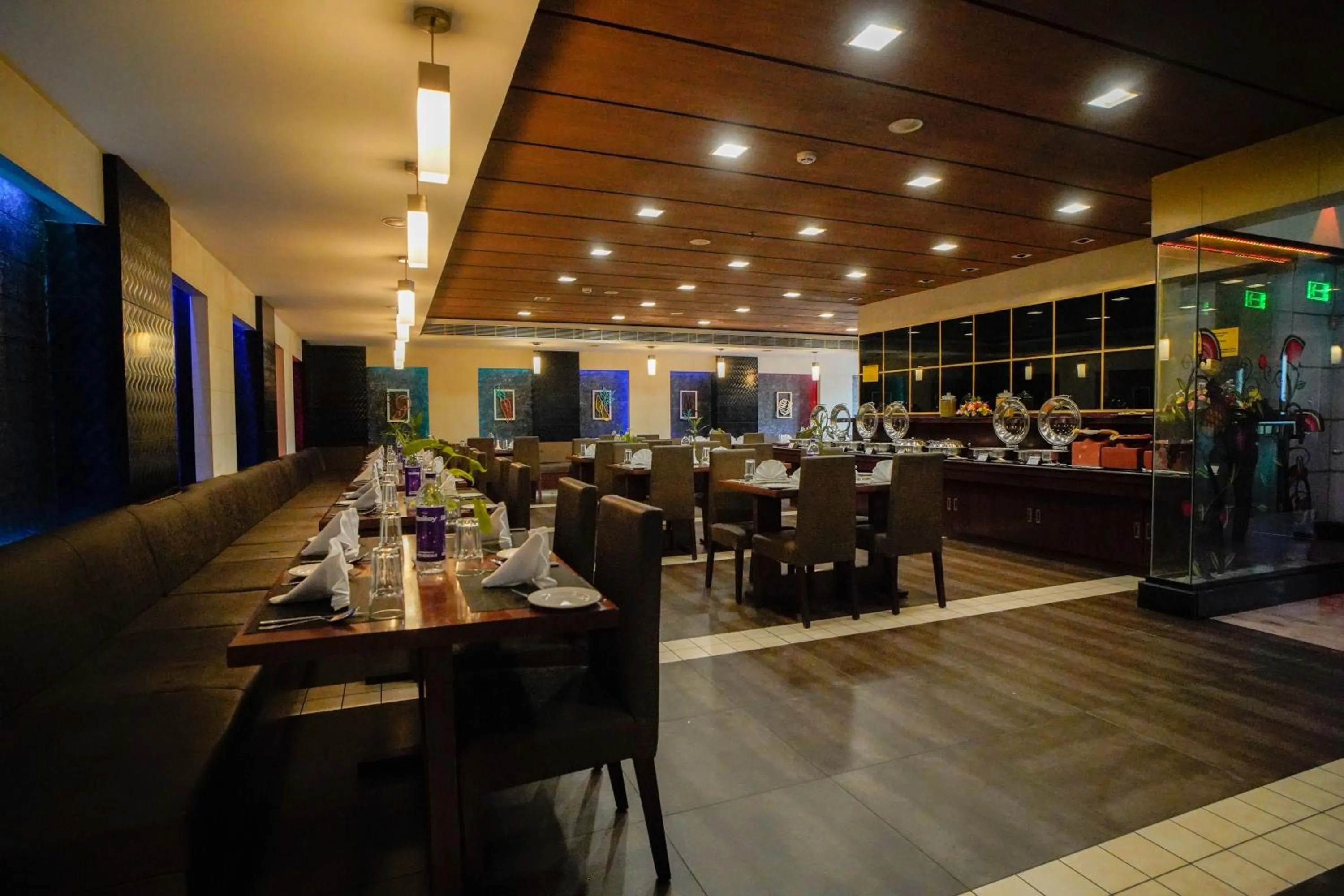 Restaurant/places to eat in Hotel Olive Eva