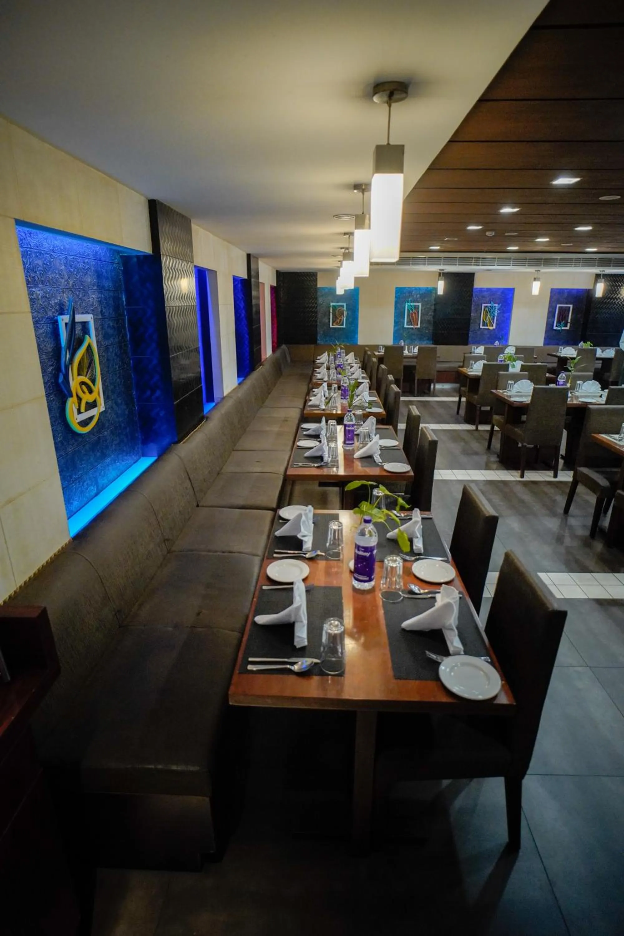 Restaurant/places to eat in Hotel Olive Eva