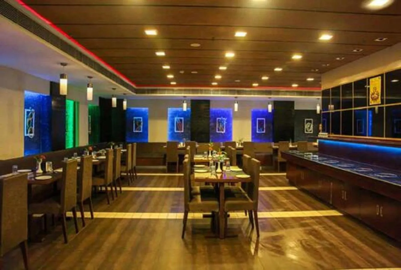 Restaurant/places to eat in Hotel Olive Eva