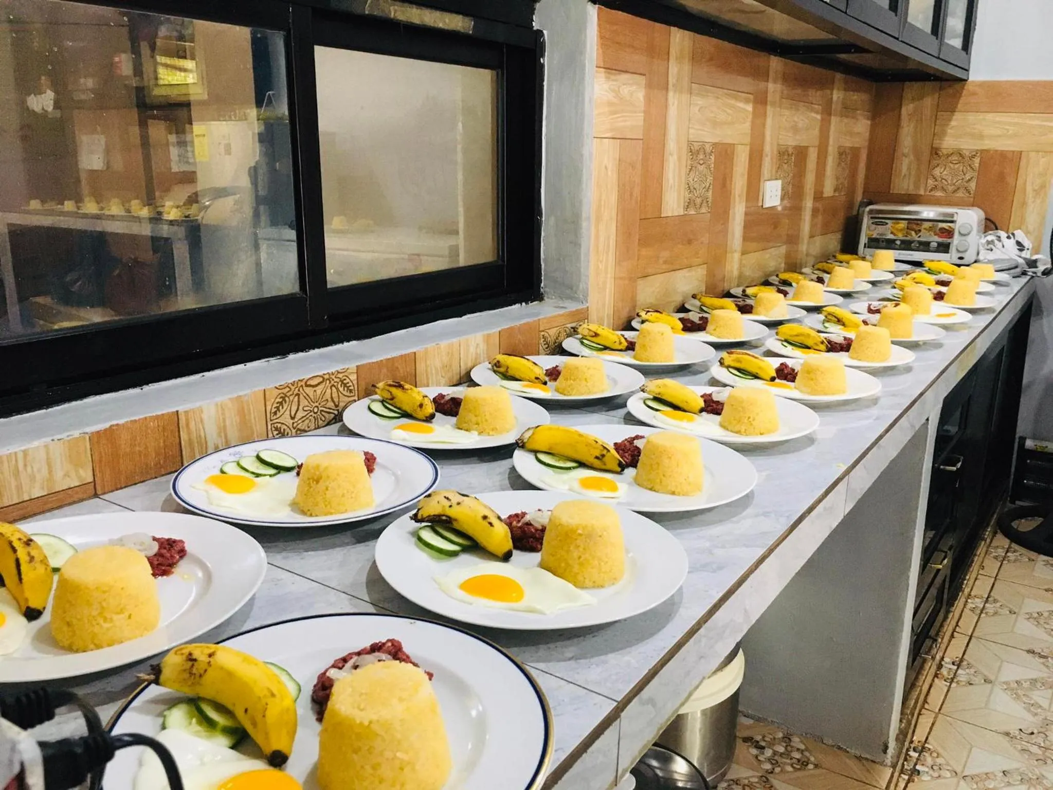 Restaurant/places to eat in Bolo Hills Beach Club And Residence