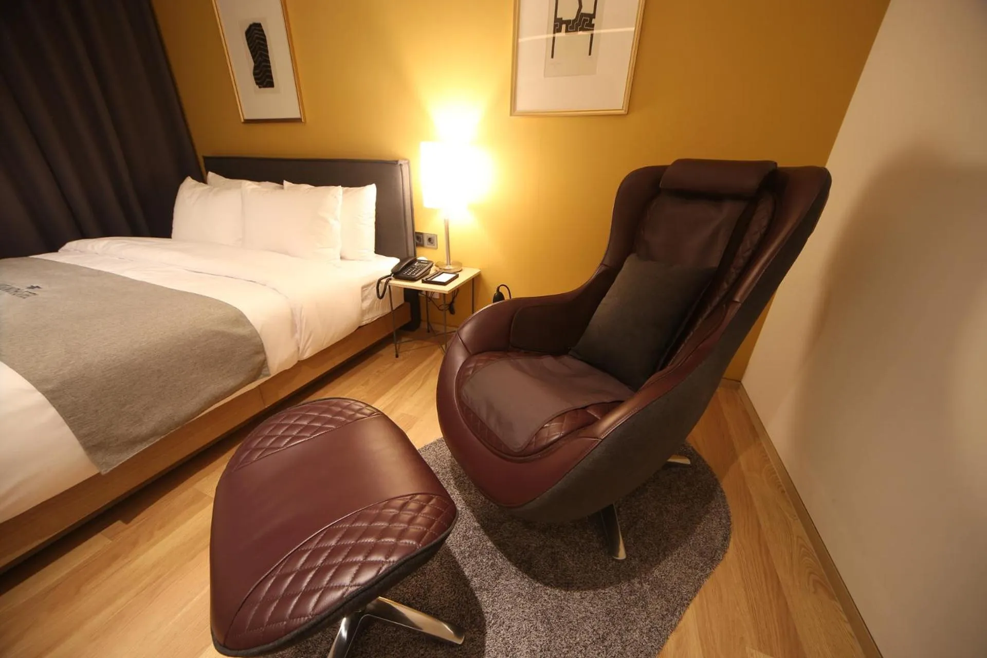 Bed in Dongnae Hound Hotel Sajik Minam Station