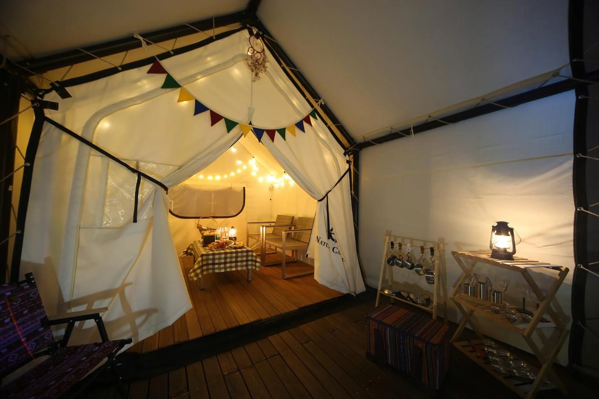 Seating area in Dongnae Hound Hotel Sajik Minam Station