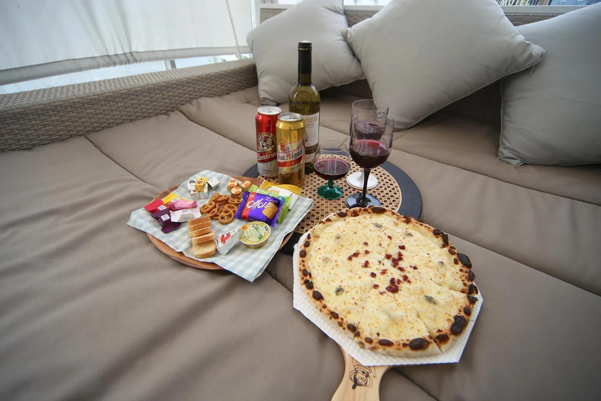 Food and drinks in Dongnae Hound Hotel Sajik Minam Station