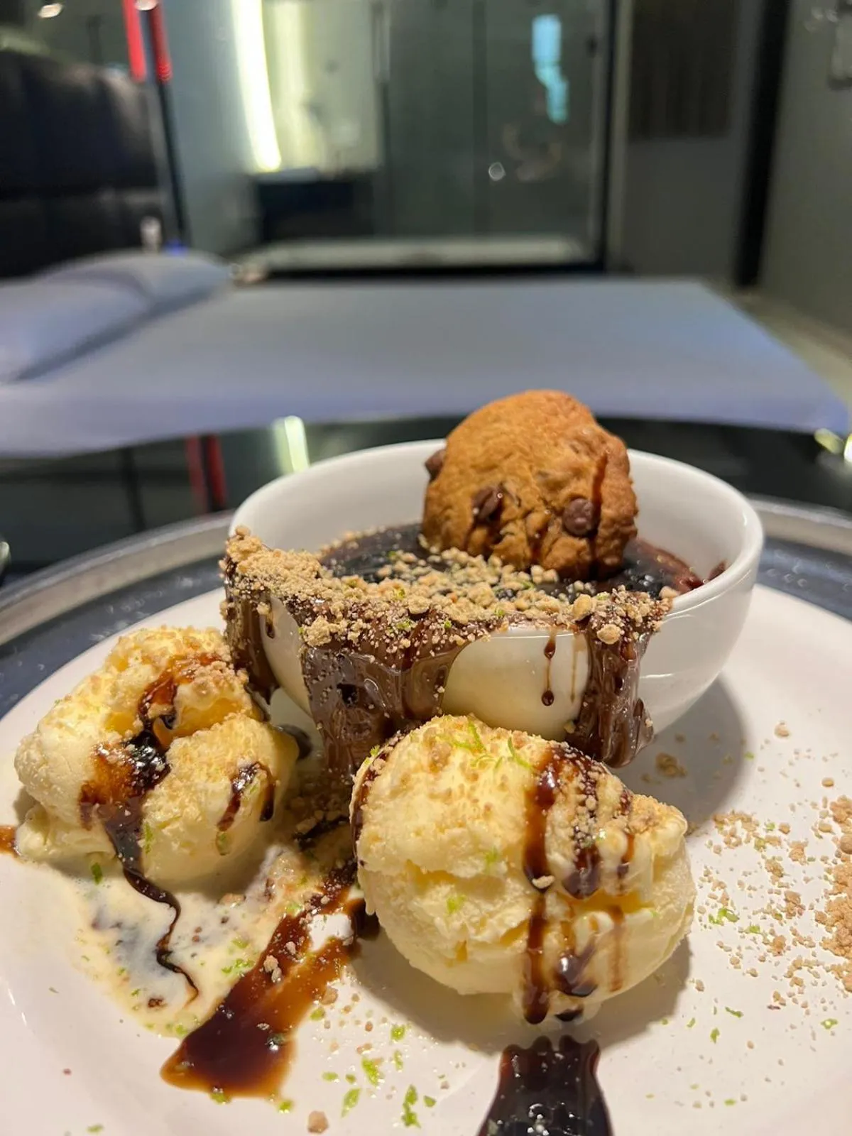 Restaurant/places to eat in Amy Motel