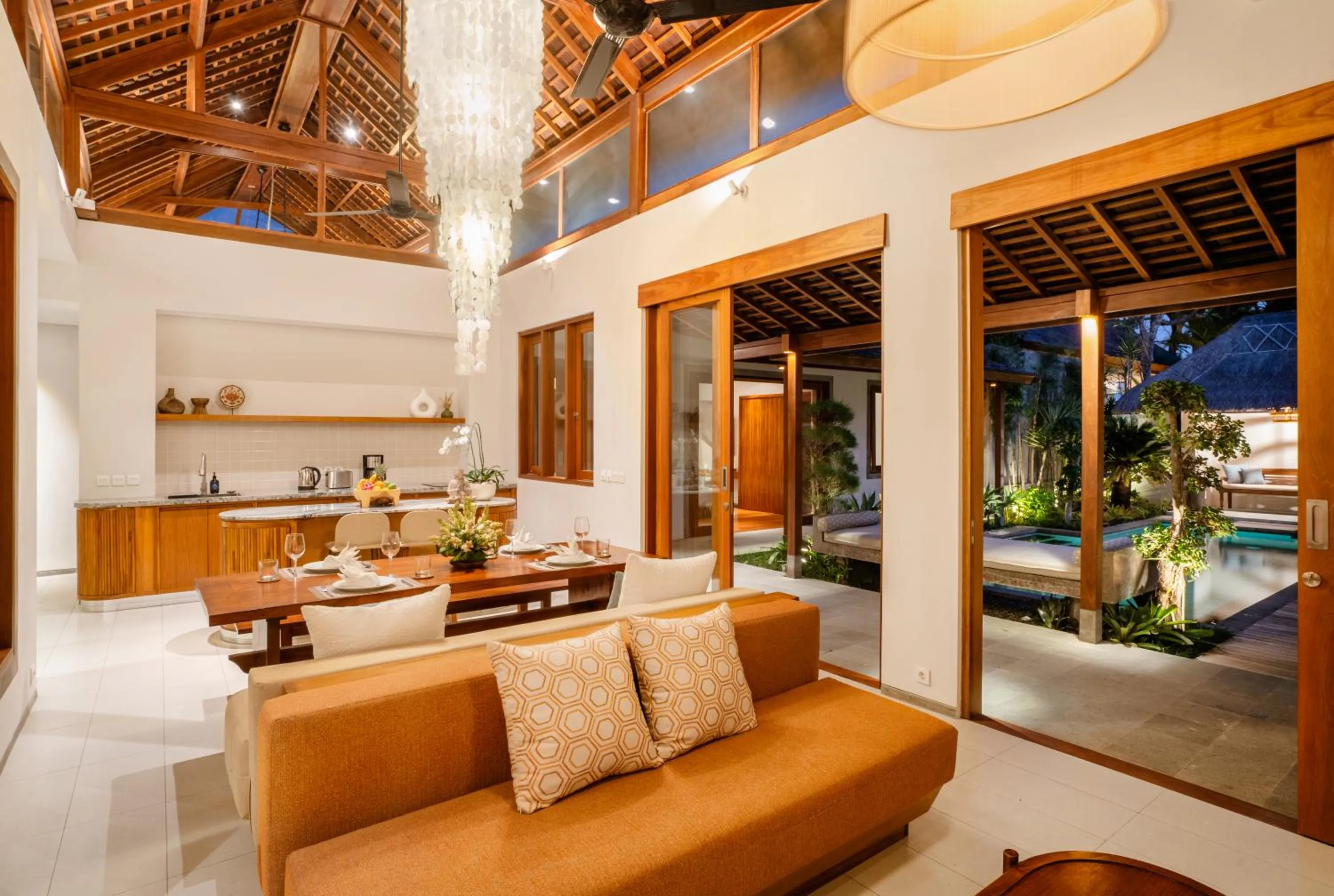 Living room in Bumbak Park Villas By Nakula