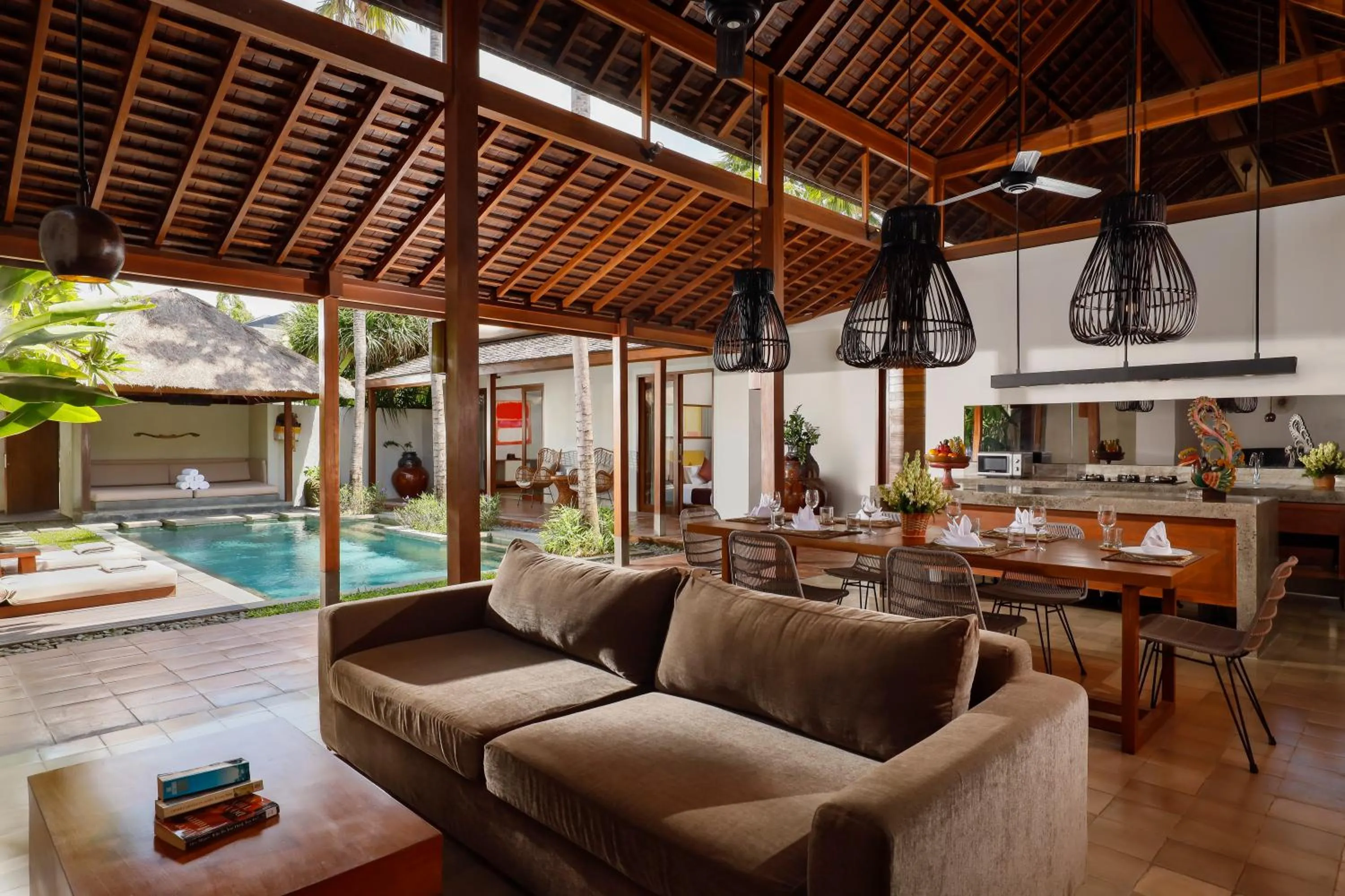 Living room in Bumbak Park Villas By Nakula