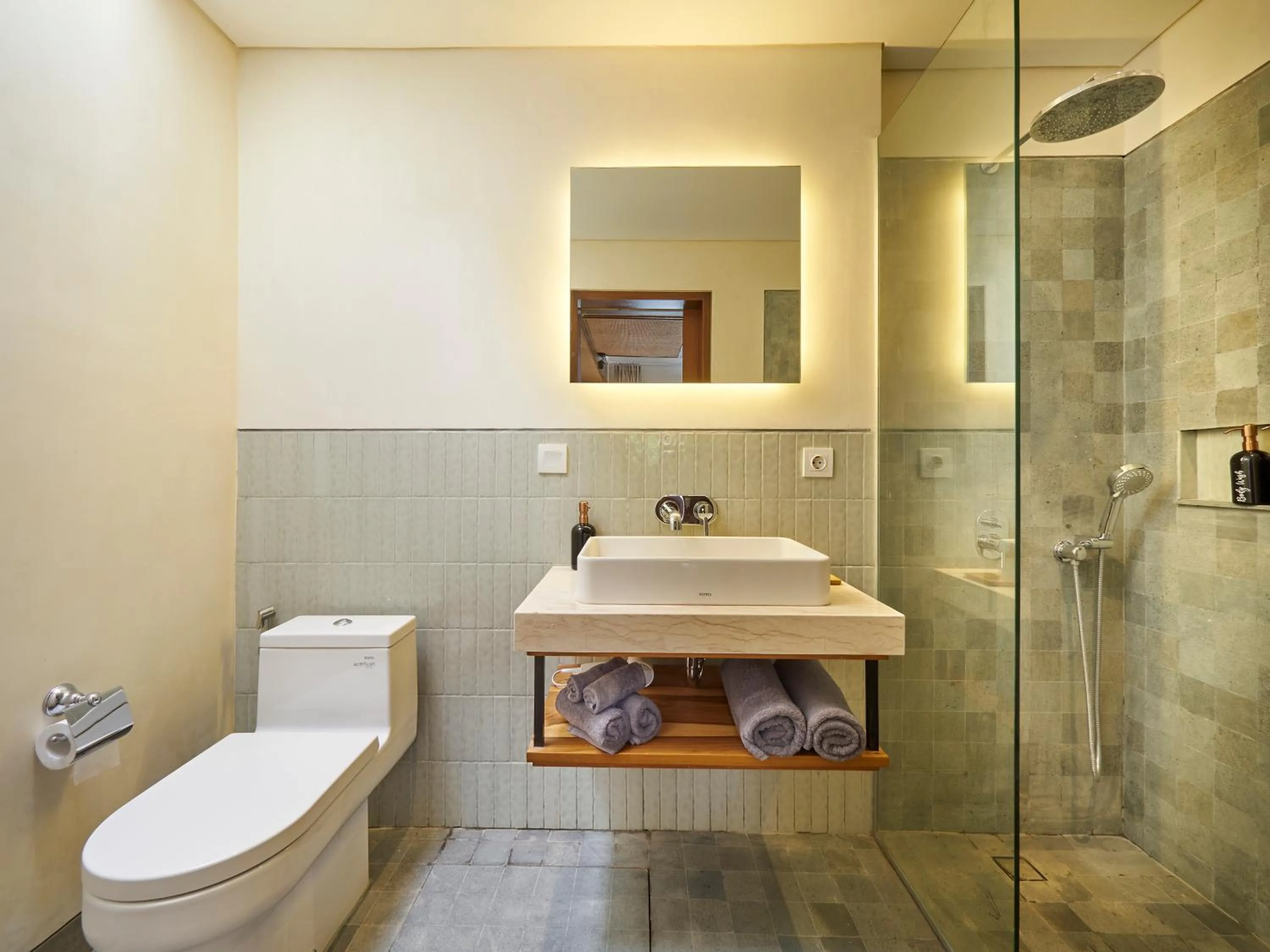 Shower in Bumbak Park Villas By Nakula