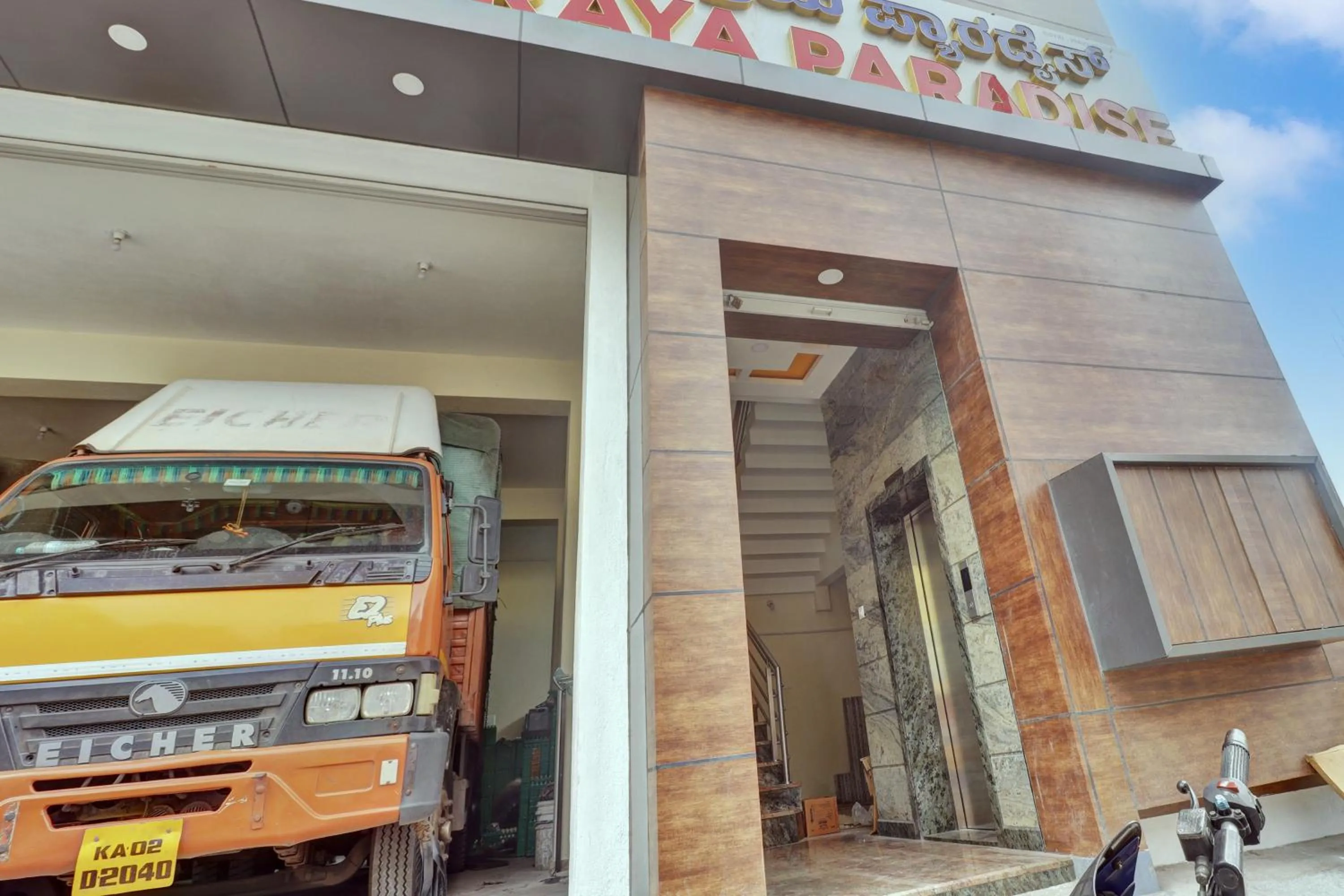 Facade/entrance in Super Collection O Ashraya Paradise