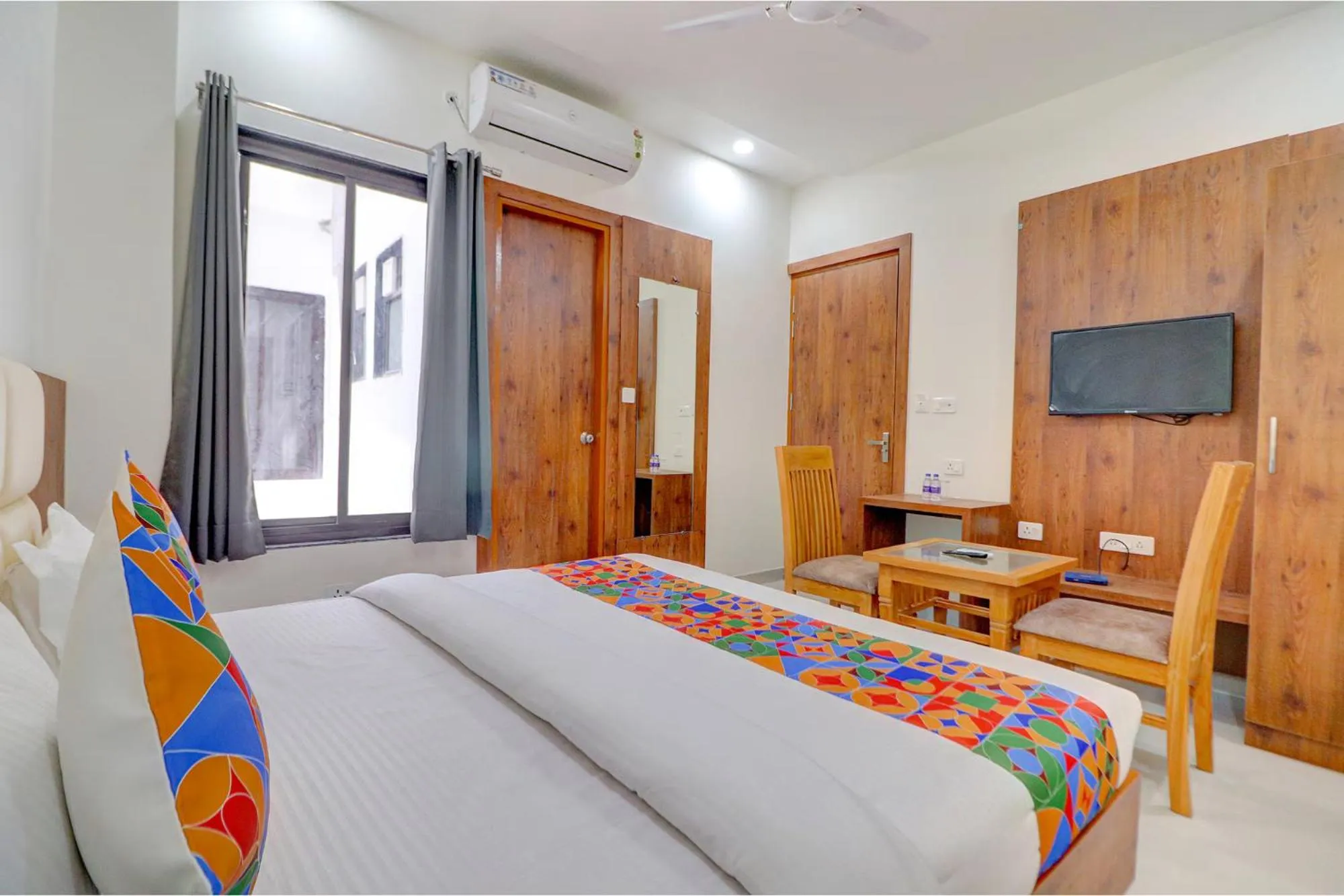 Bed in FabHotel AVS Grand and Banquets - 500m from Gomti Nagar railway station