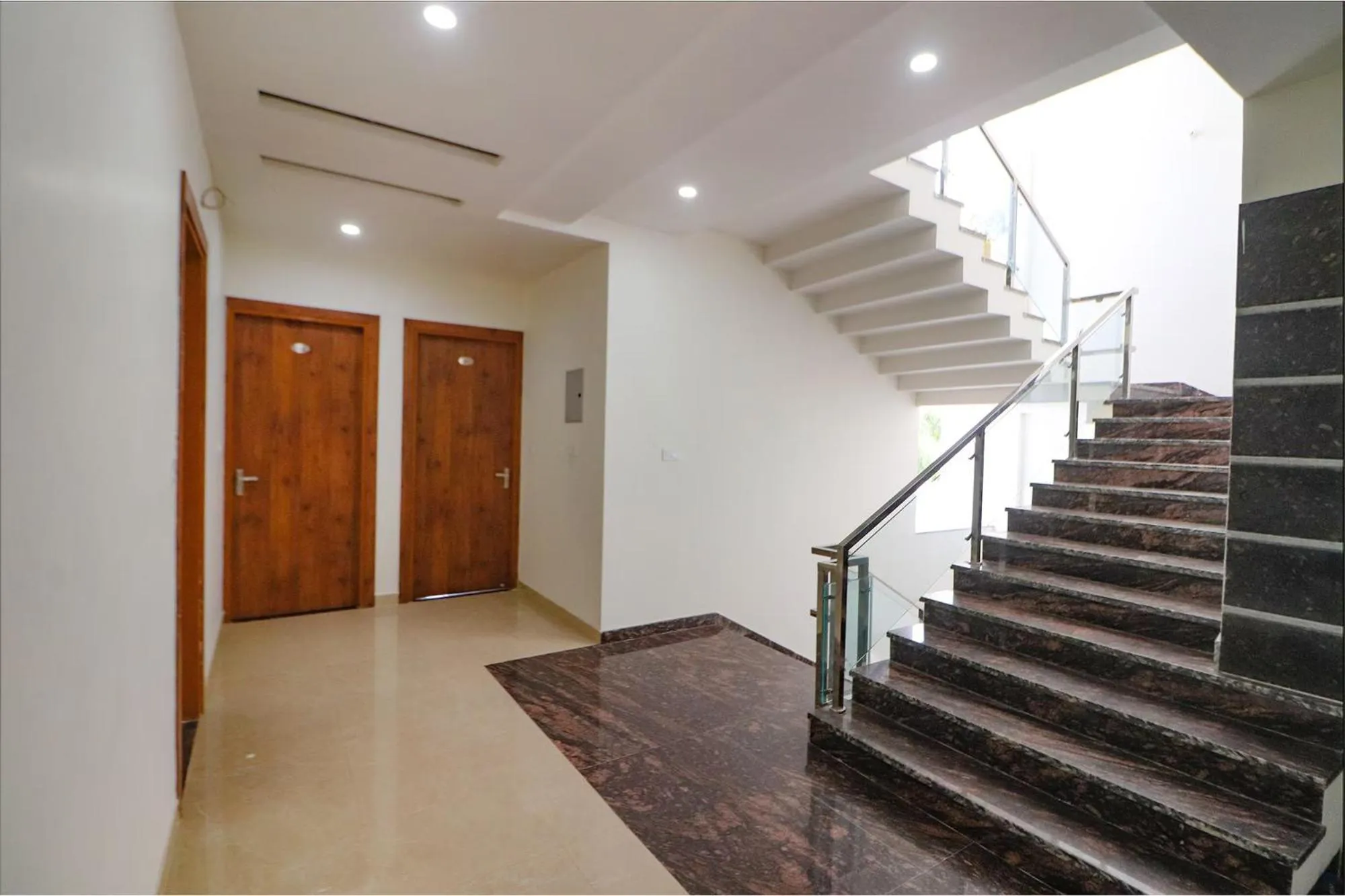 Lobby or reception in FabHotel AVS Grand and Banquets - 500m from Gomti Nagar railway station